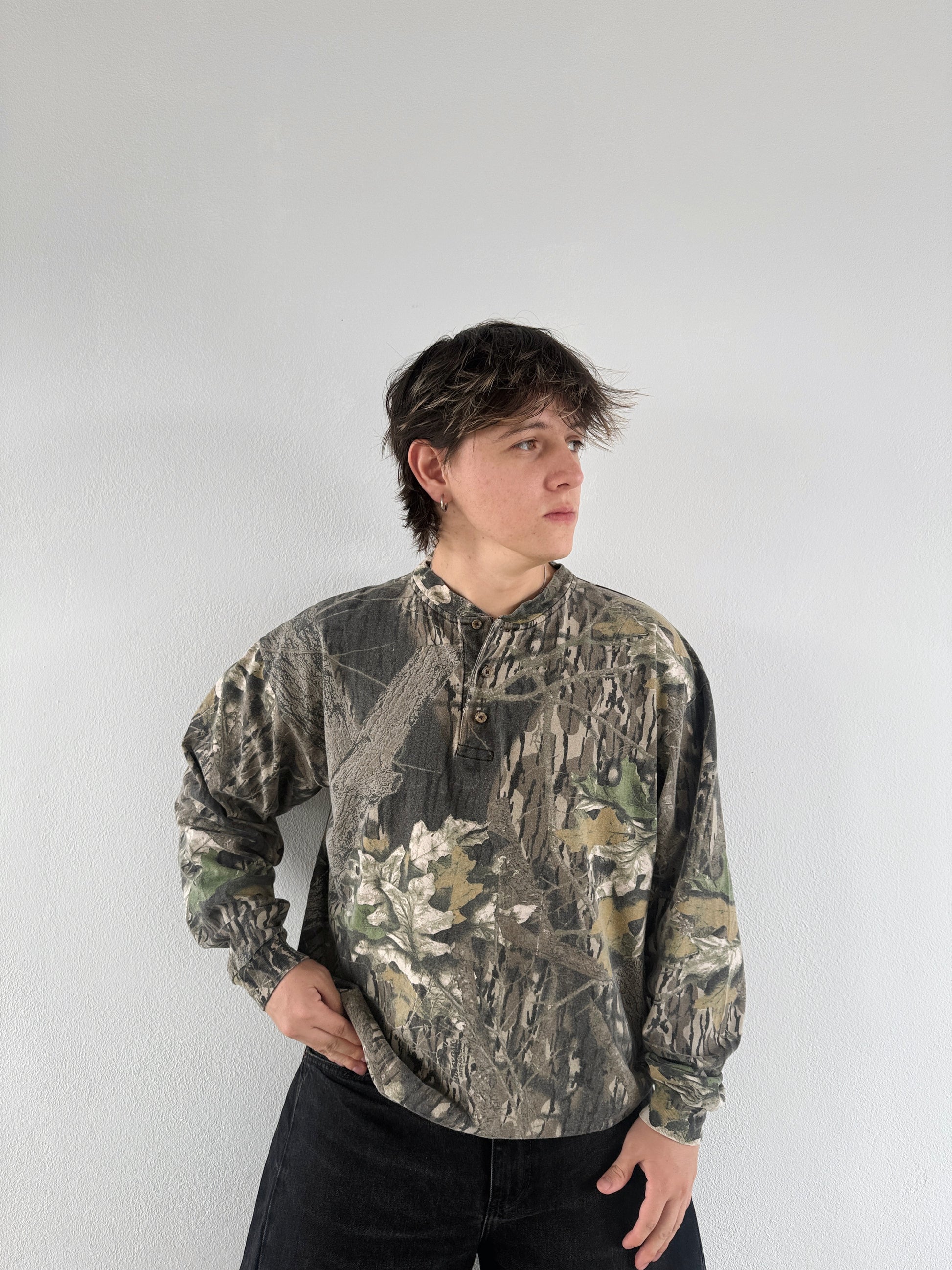 (L) VINTAGE REALTREE DUXBAK HENLEY CAMO LONG SLEEVE