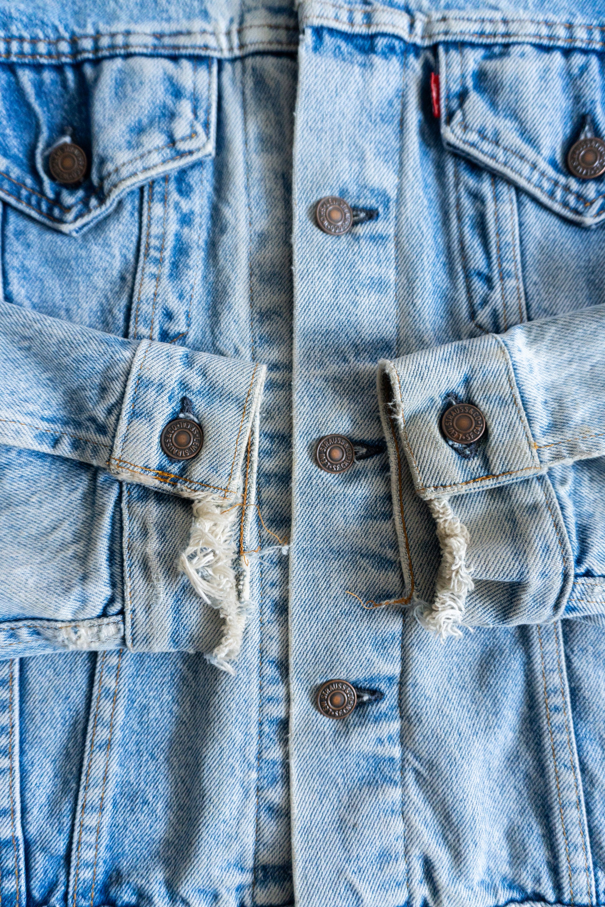 (M) 1980’S VINTAGE LEVIS DENIM DISTRESSED JACKET