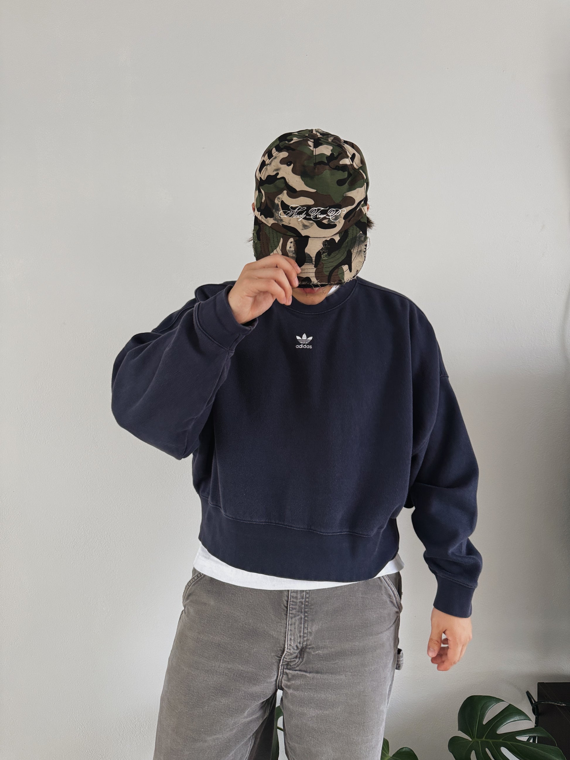 (BOXY M) ADIDAS CENTER CREWNECK