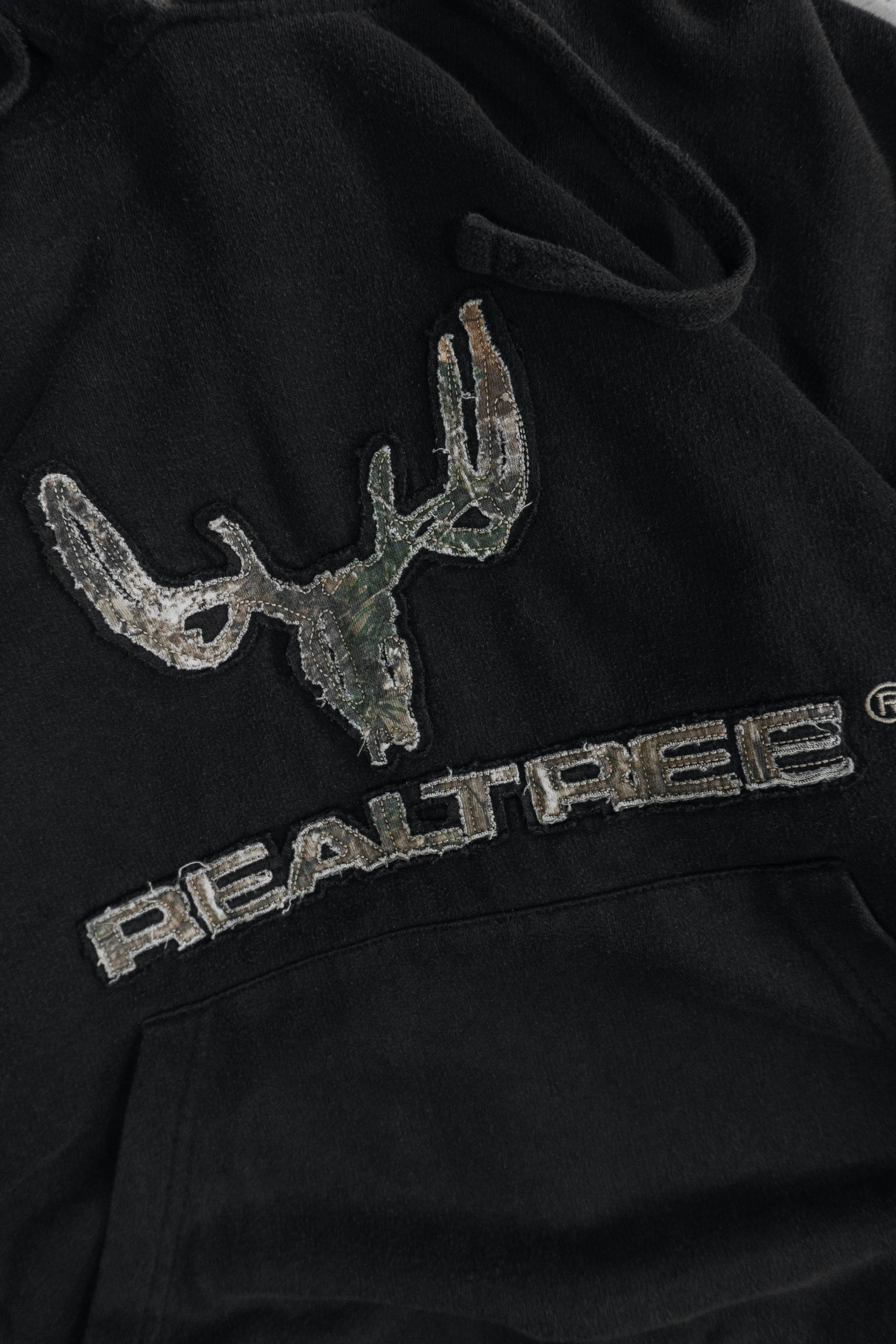 (L) VINTAGE REALTREE CAMO BLACK HOODIE