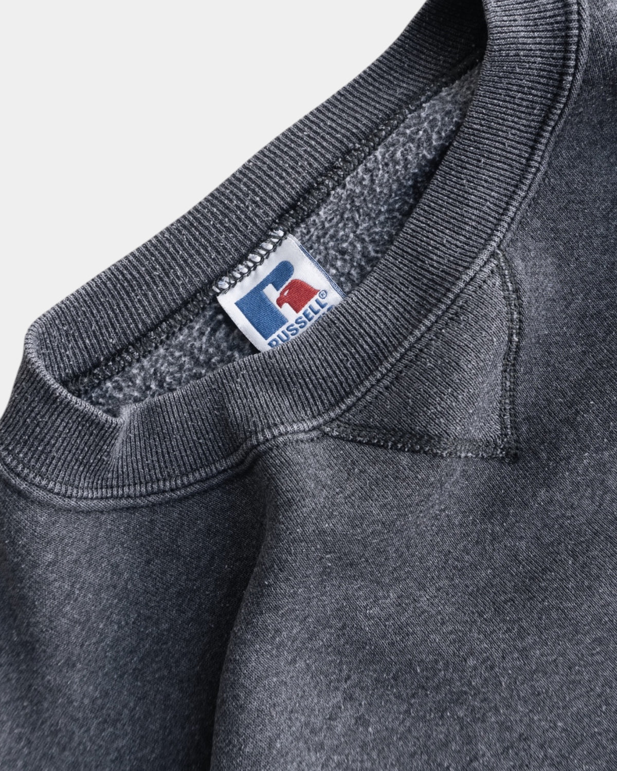 (BOXY M) VINTAGE RUSSELL BLANK CREWNECK