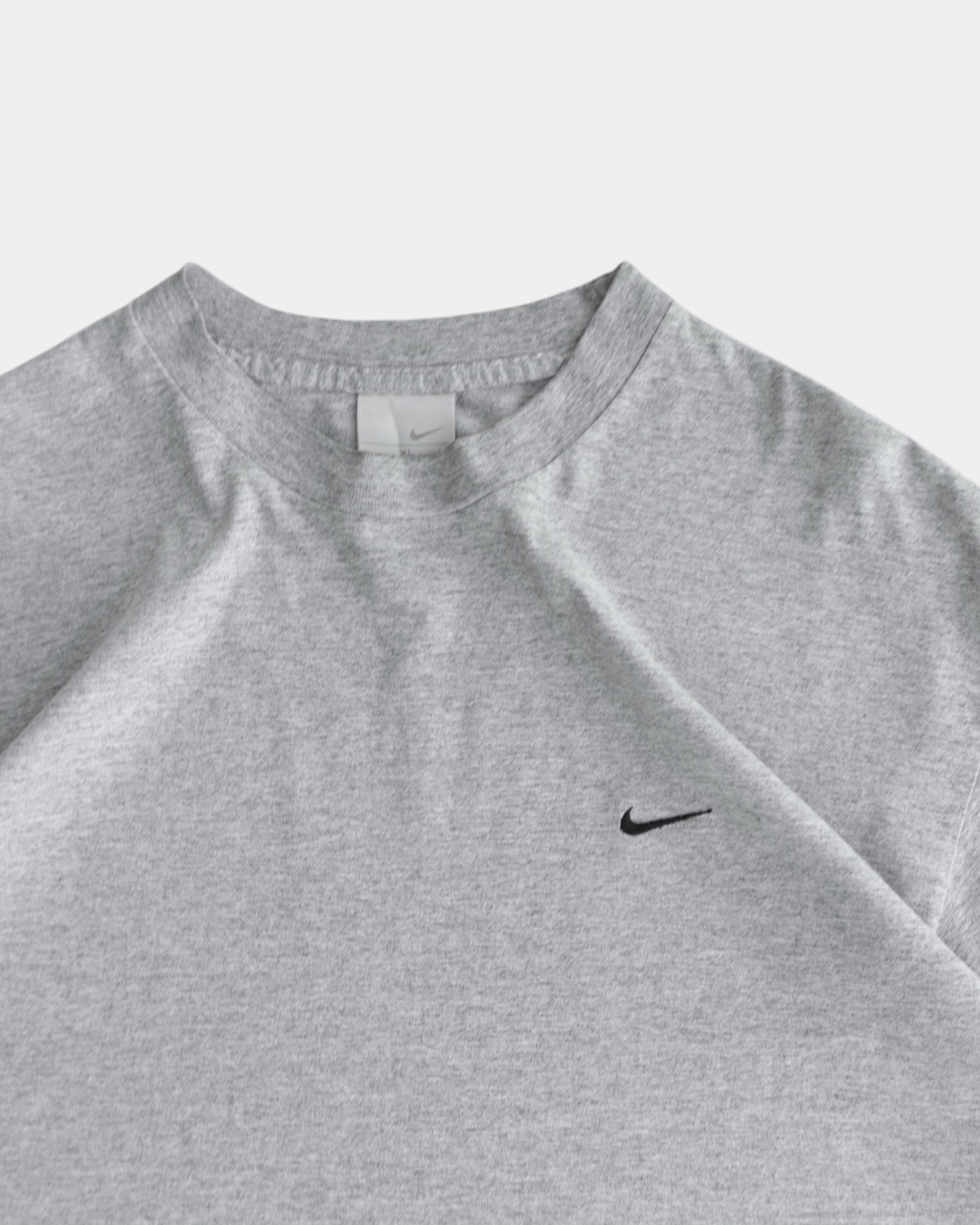 (XL) 00’S VINTAGE NIKE BLANK TEE