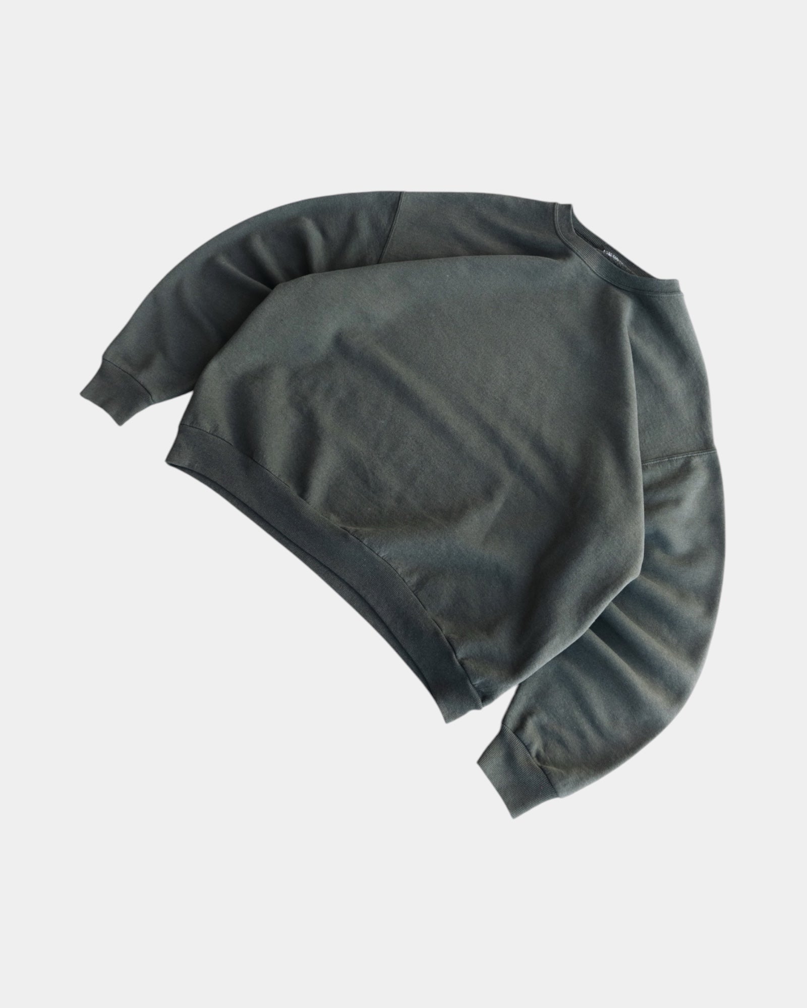(BOXY L) VINTAGE RUSSELL OLIVE CREWNECK