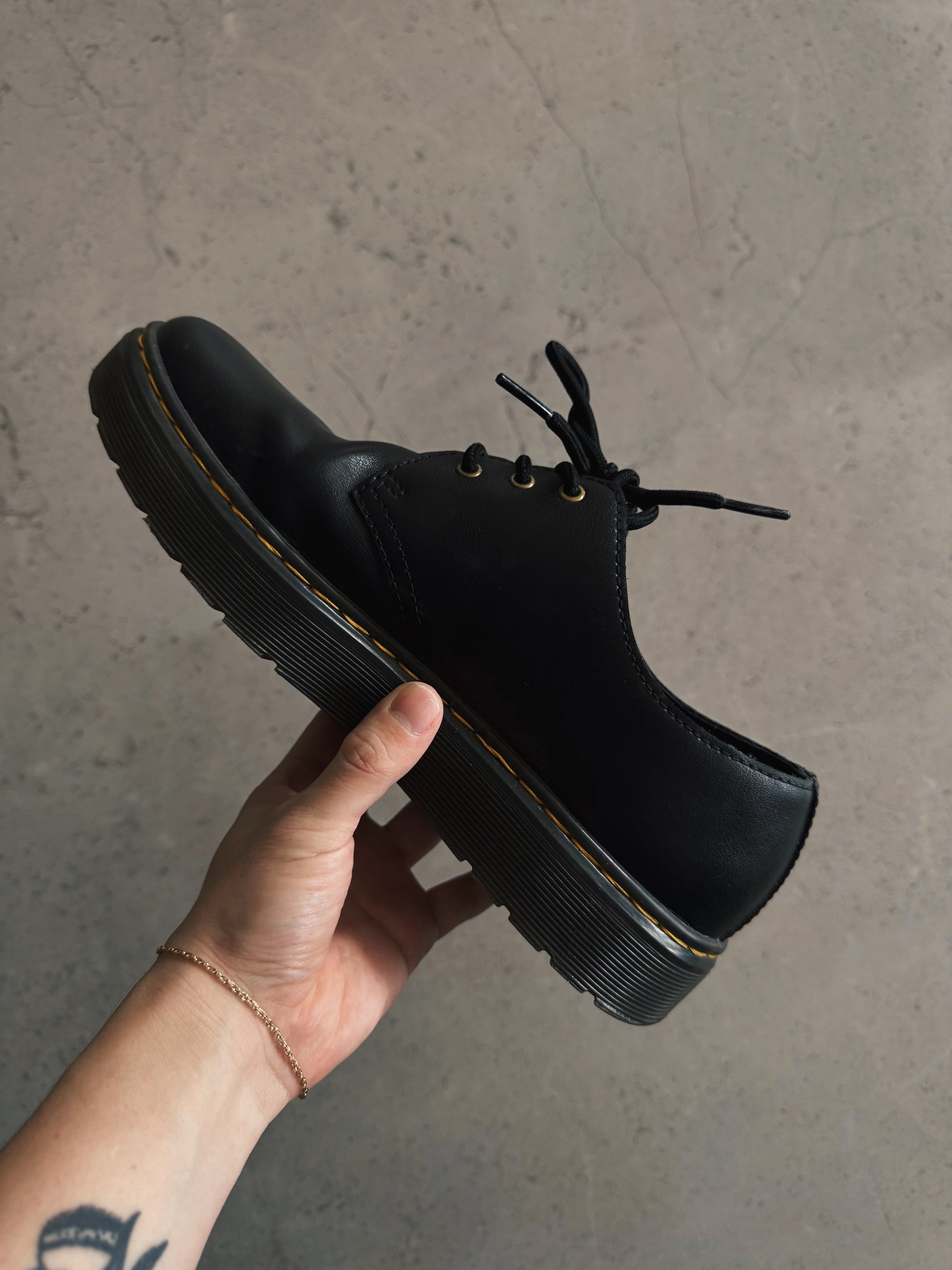 DR. MARTENS OXFORD SHOES