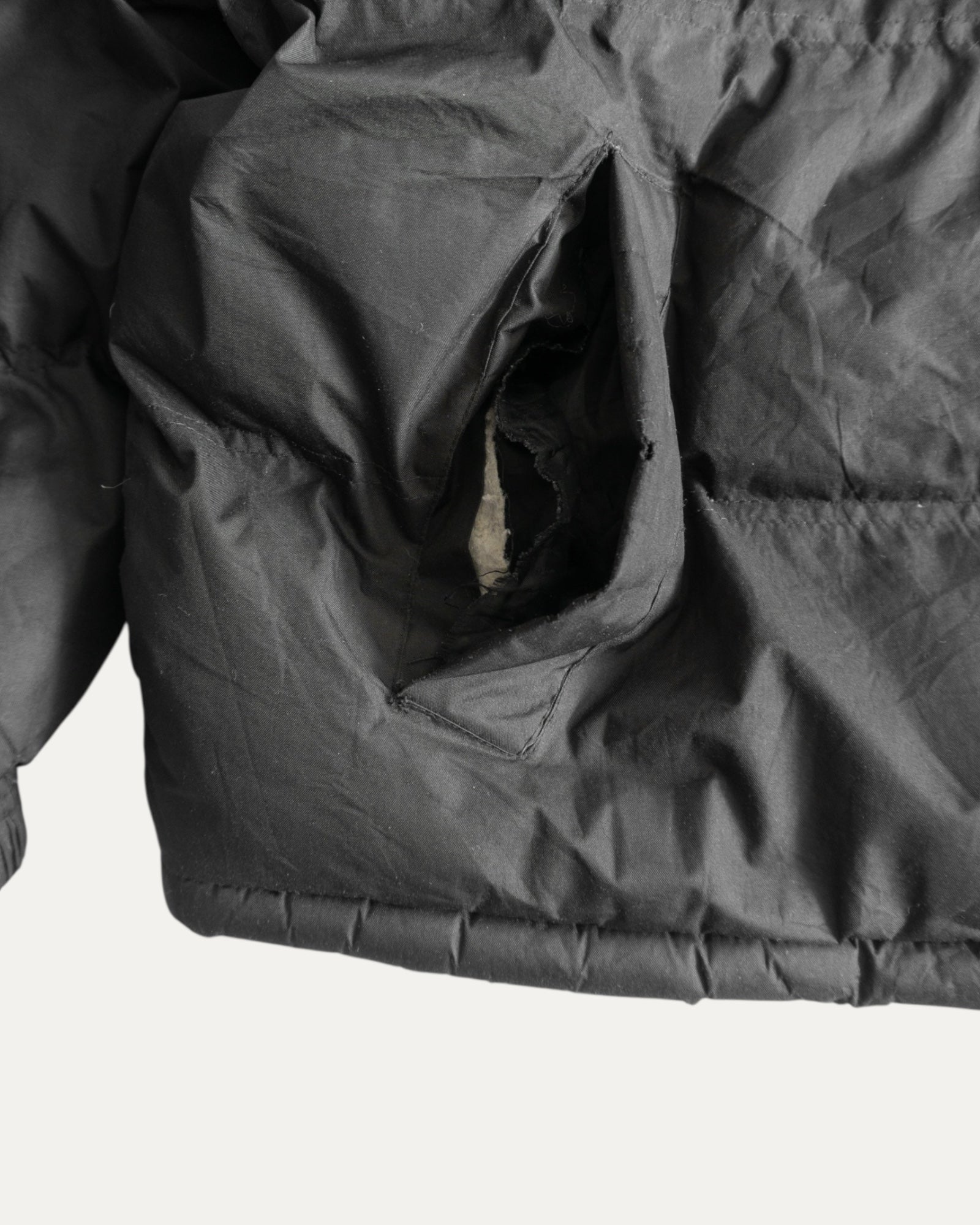 (L/XL) BEVERLY HILLS POLO CLUB PUFFER JACKET