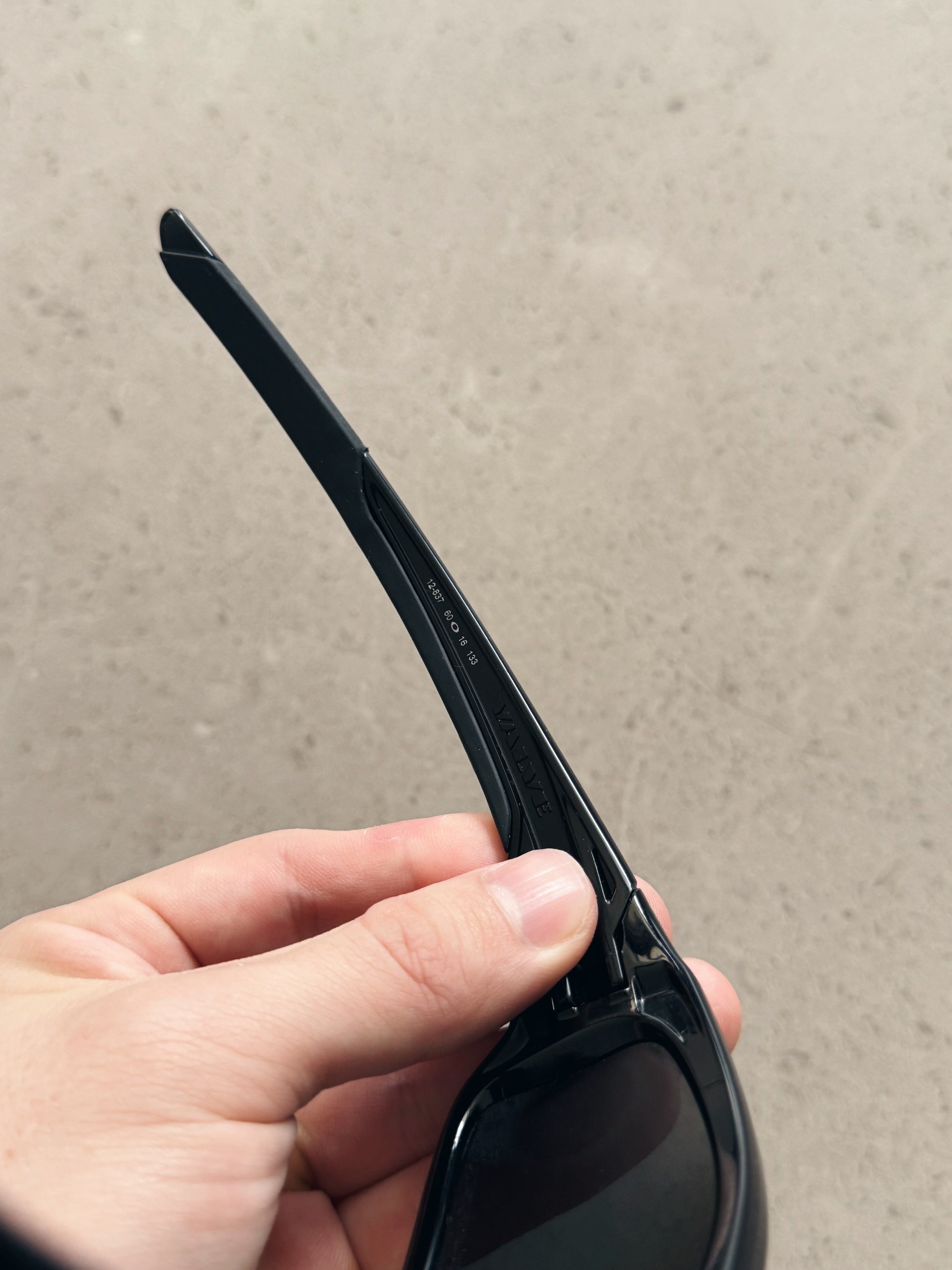 OAKLEY VALVE BLACK SUNGLASSES