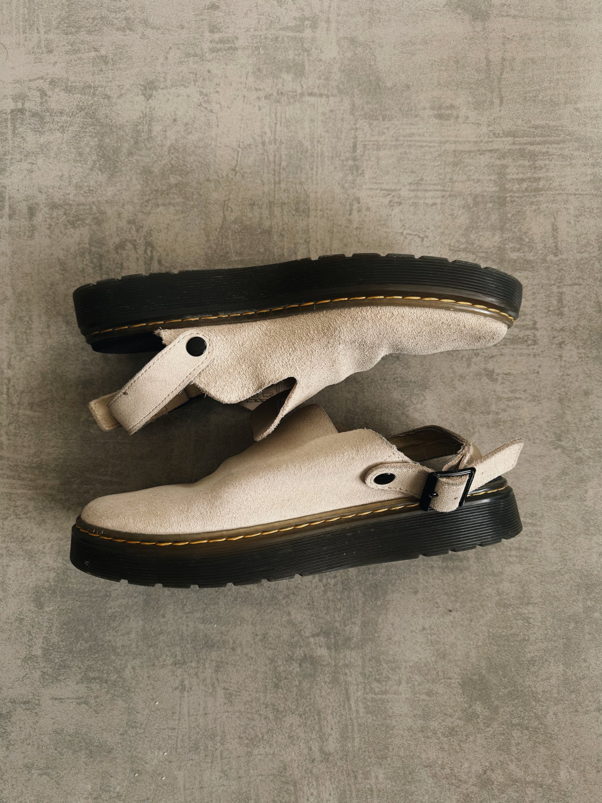 DR. MARTENS CARLSON SLIPPERS
