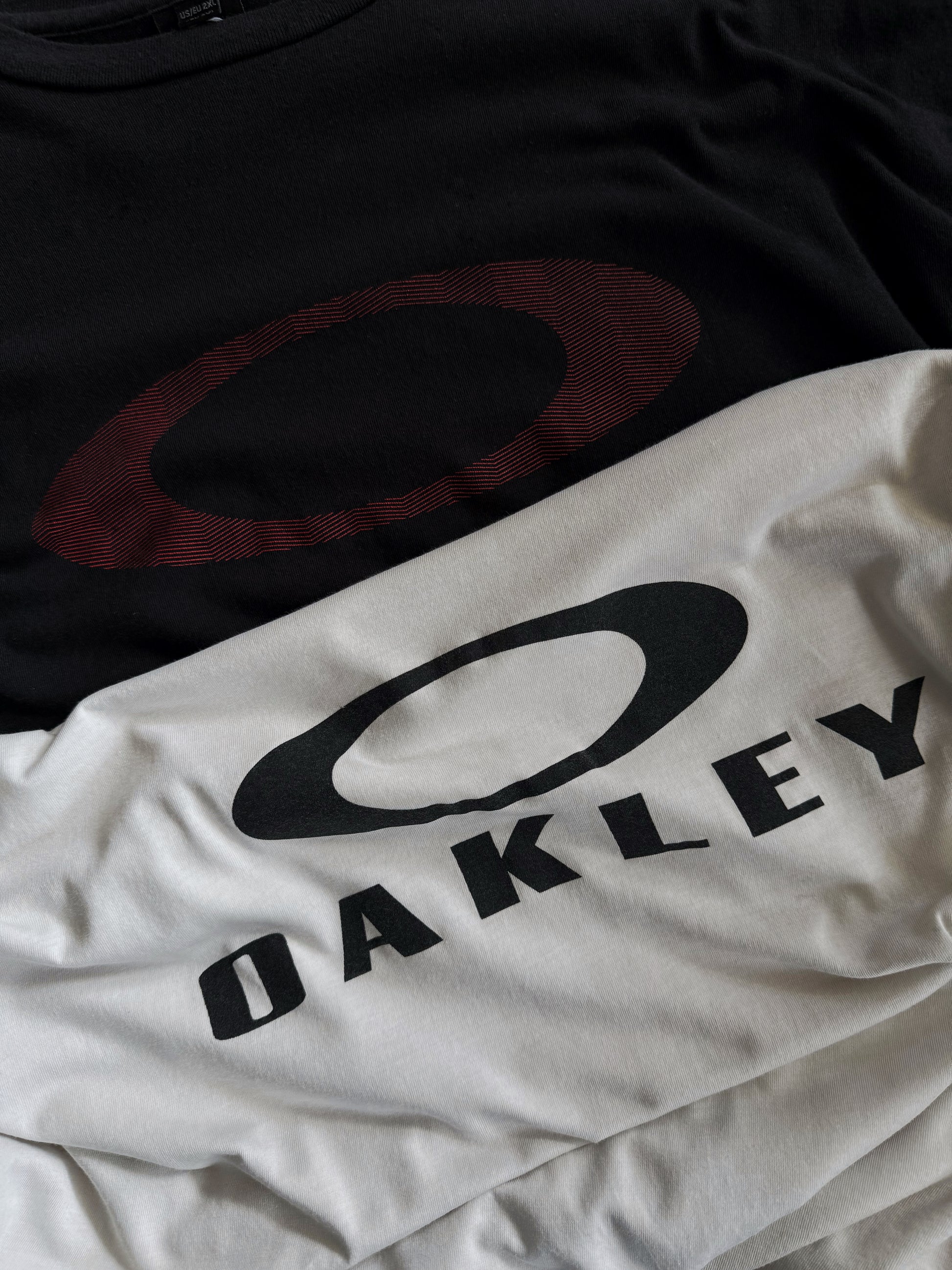 (S/M) OAKLEY TEE