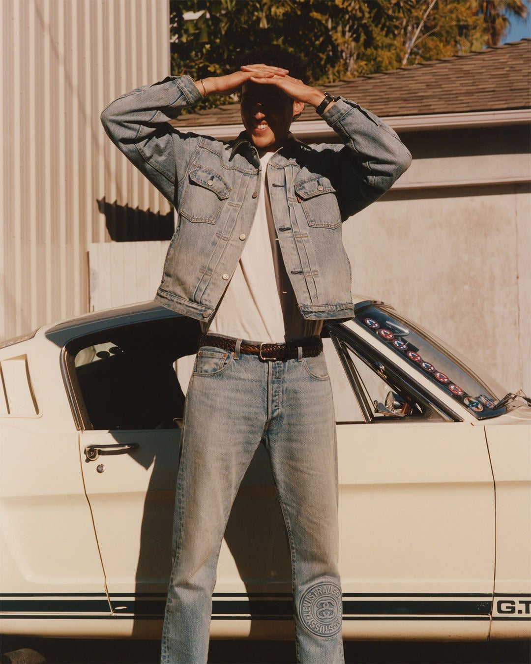 (M) STUSSY X LEVI’S EMBOSSED PRAGLAD TRCUKER JACKET