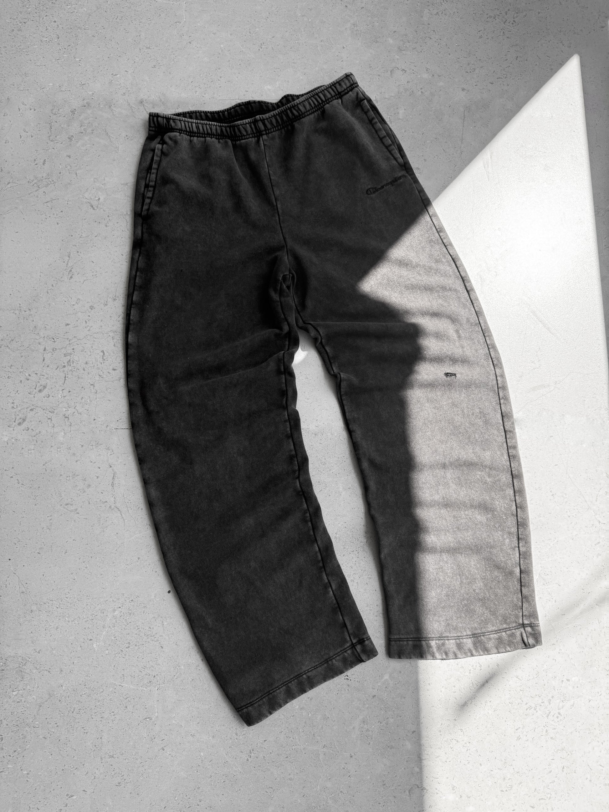 (S/M) CHAMPION SUN FADED WASHED PANTS