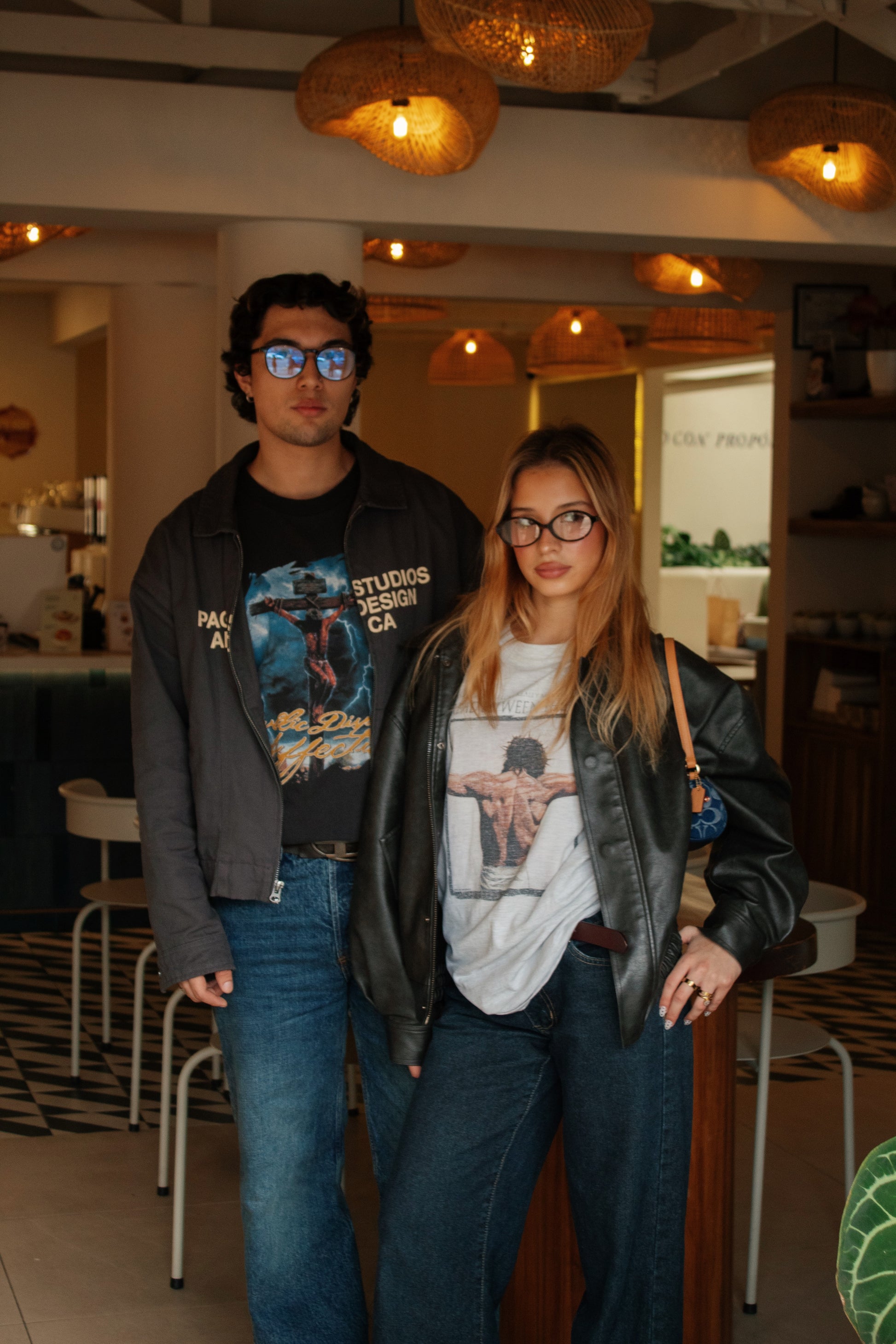 (L) 2000’S VINTAGE JESUS “READ BETWEEN THE LINES” TEE