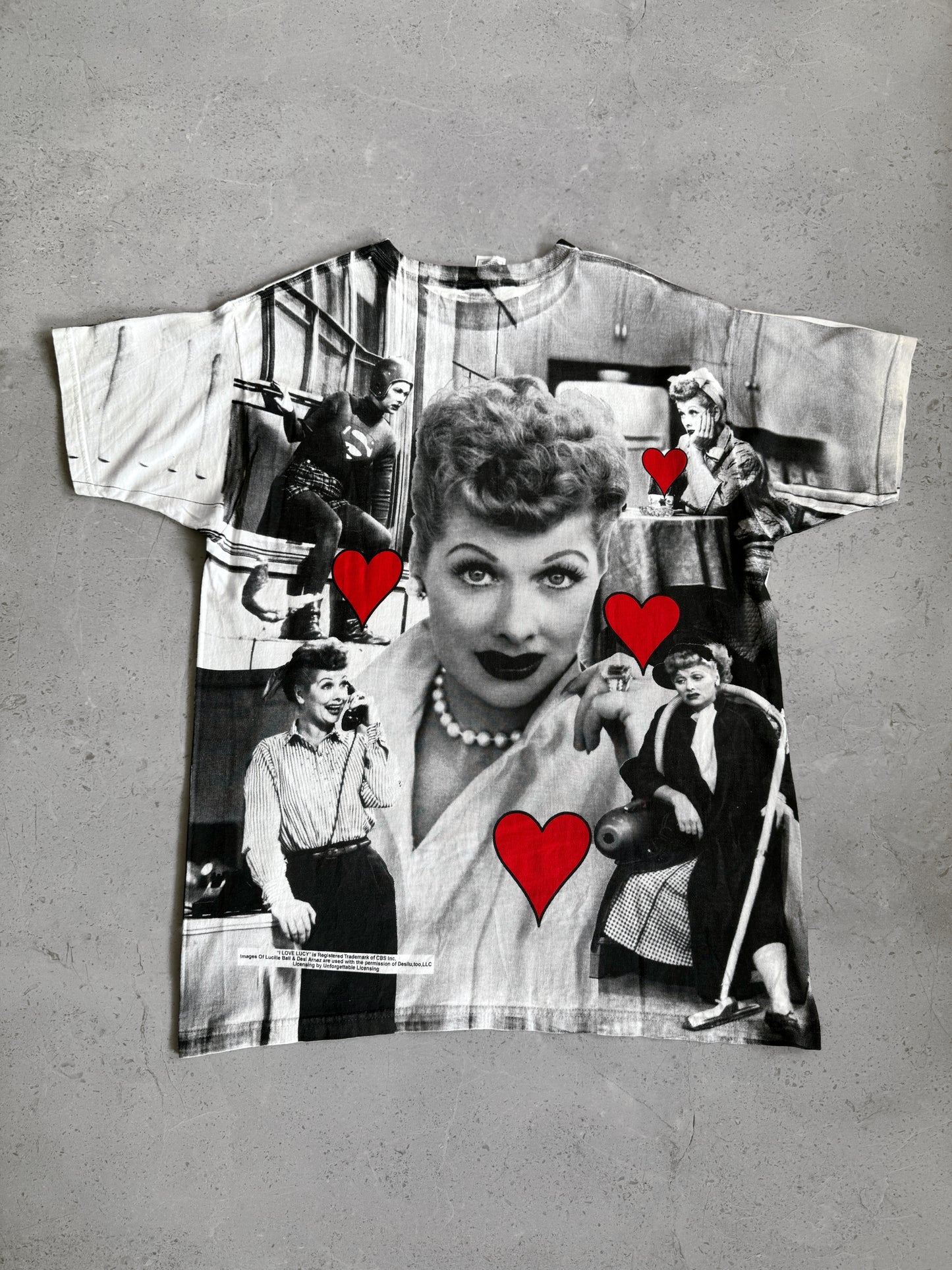 (L-XL) 90’s Vintage Lucy AOP Tee