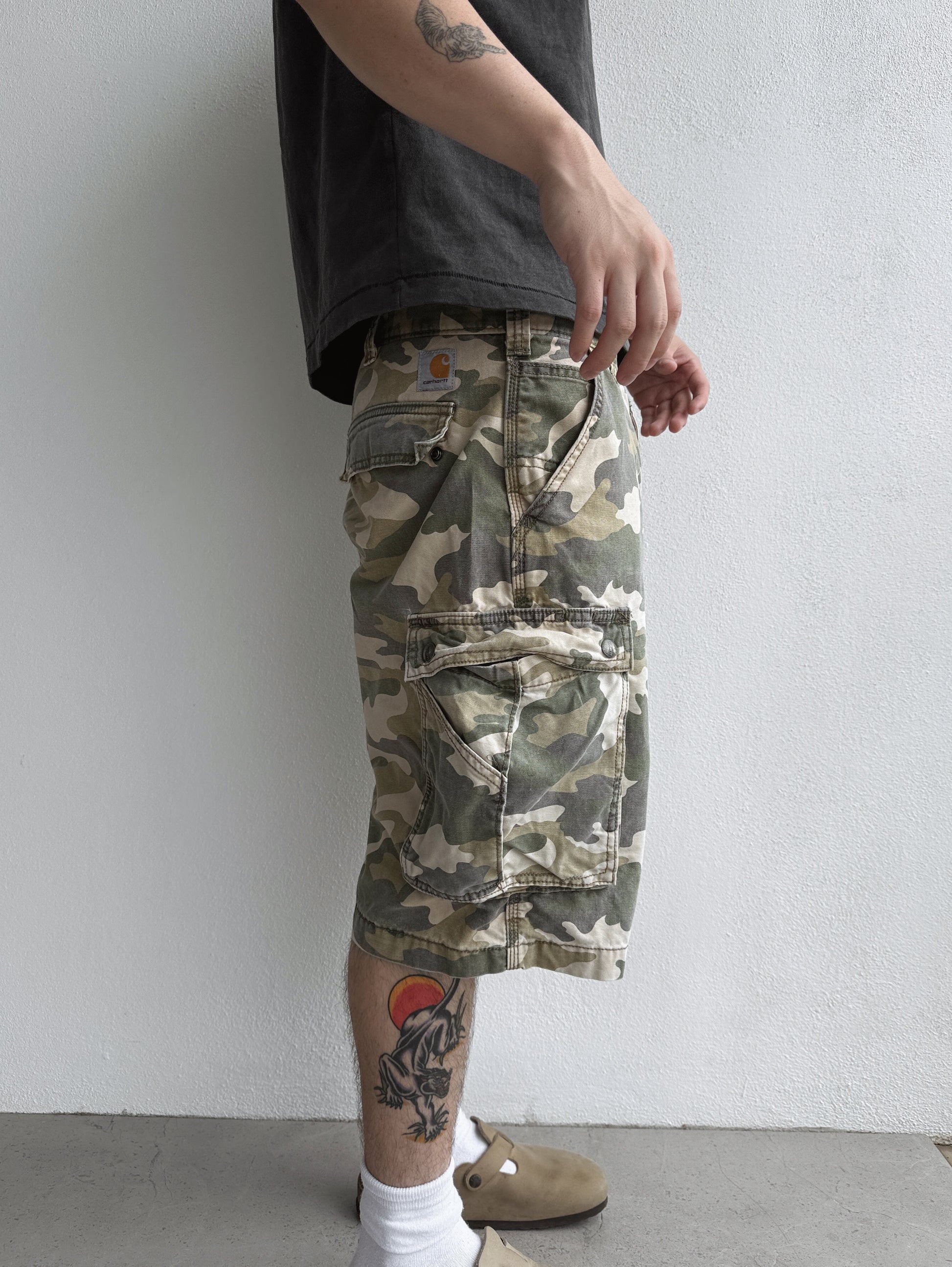 VINTAGE CARHARTT CAMO CARGO JORT - 36