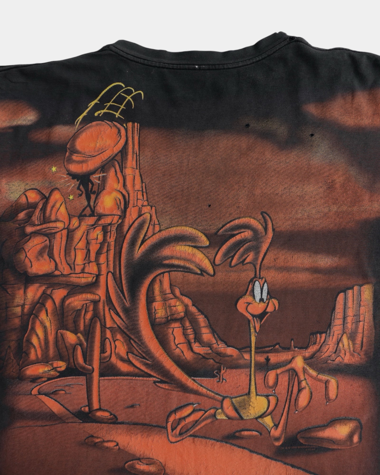 (XL) VINTAGE WILE E COYOTE & ROAD RUNNER WARNERBROS SHADOW AOP TEE
