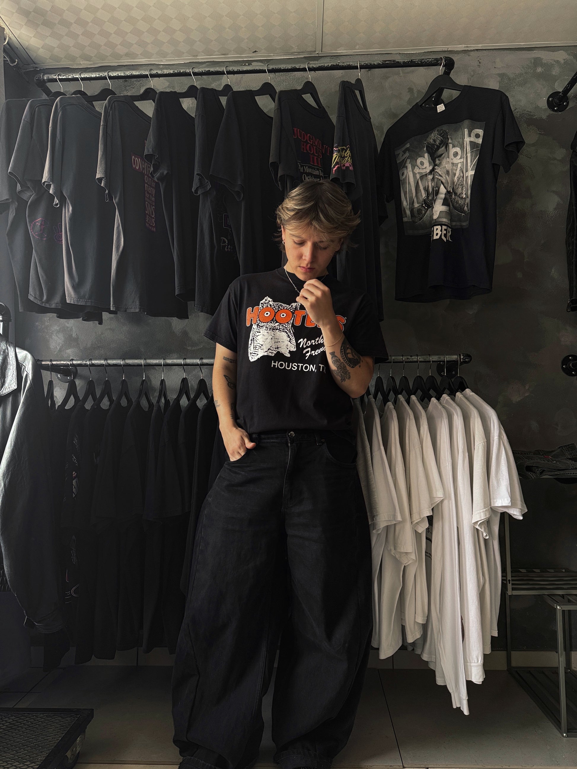 (M) VINTAGE HOOTERS PROMO TEE