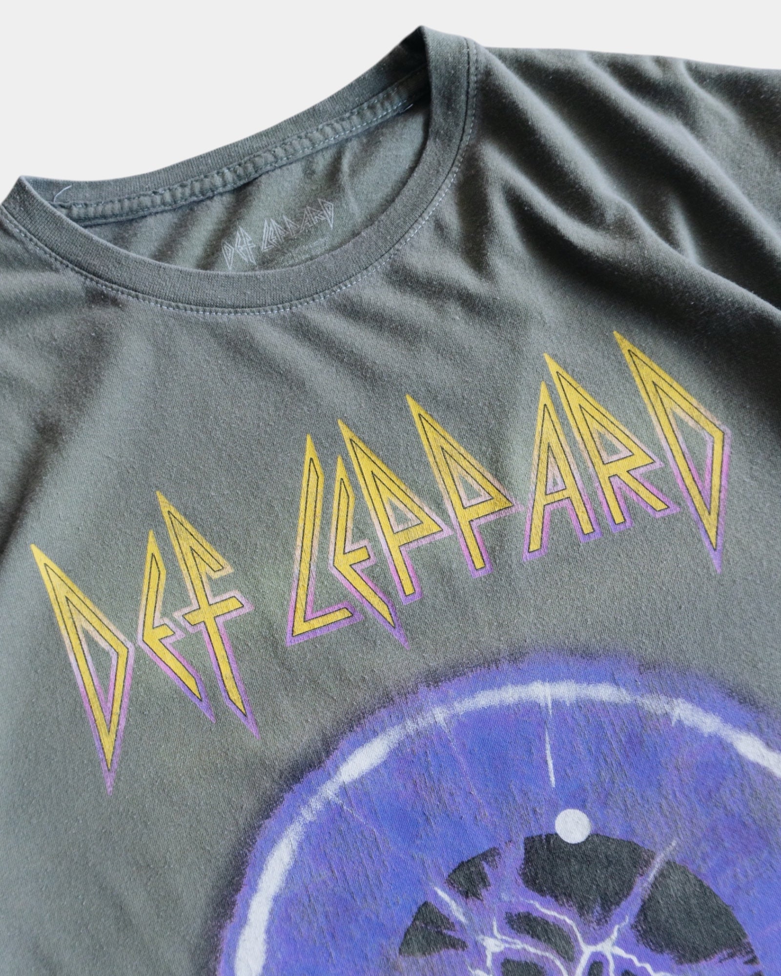 (L) DEF LEPPARD BAND TEE