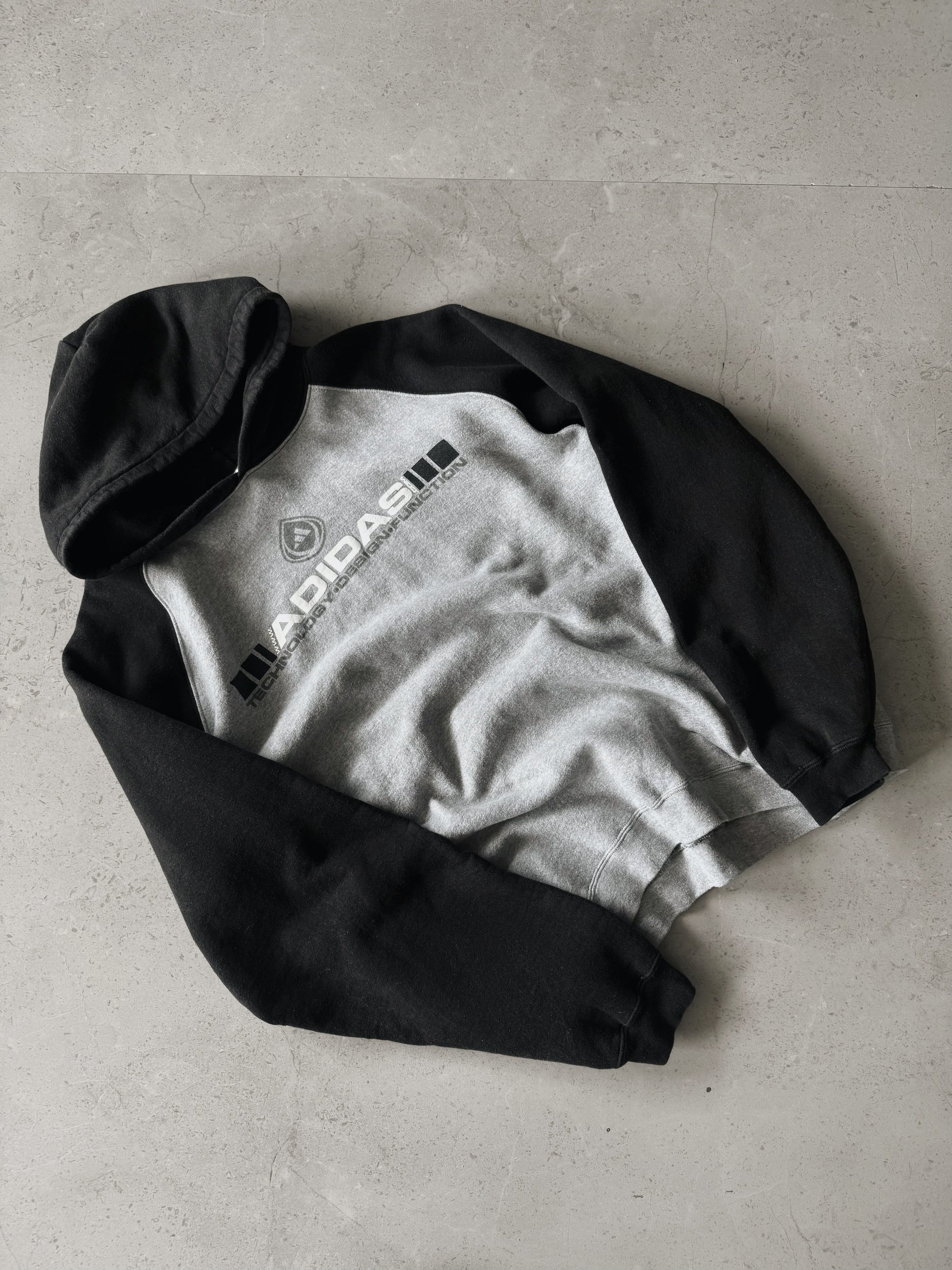 (BOXY L/XL) VINTAGE ADIDAS RETRO HOODIE