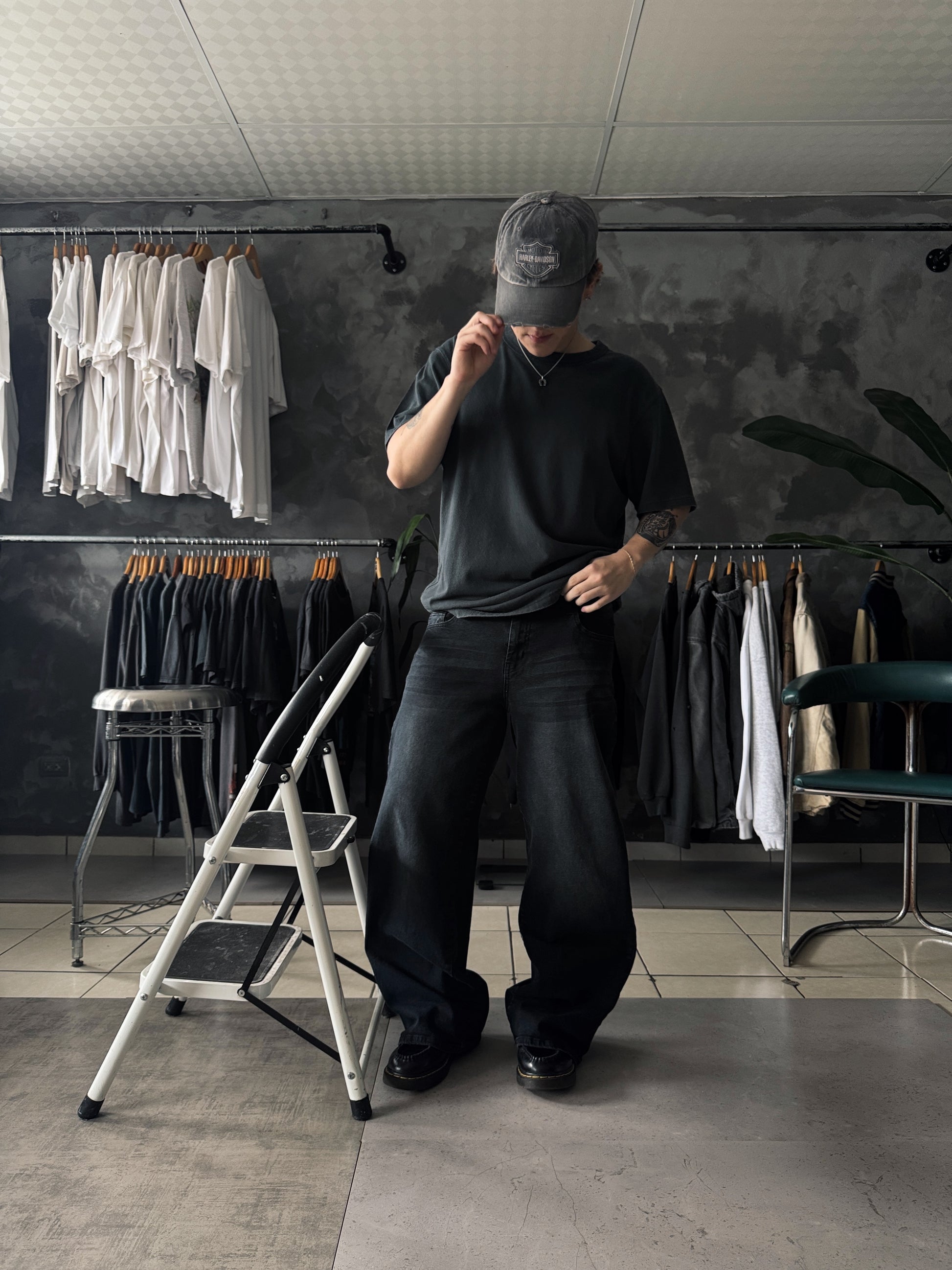 (L) UNIQLO BLANK TEE