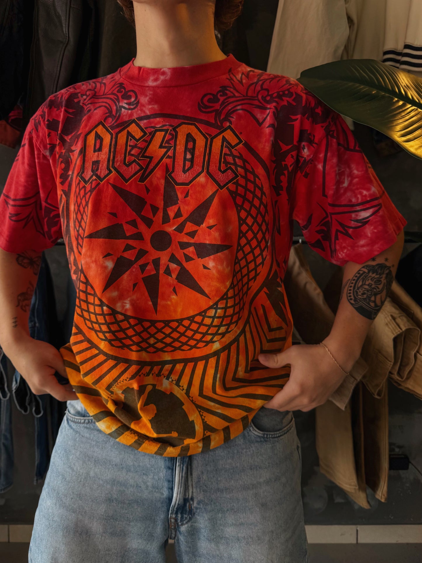 (L) 2009 ACDC BLACK ICE WORLD TOUR TIE DYE TEE