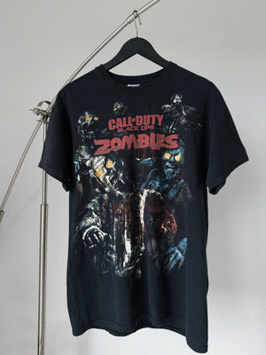 (M) CALL OF DUTY BLACK OPS ZOMBIES AOP TEE