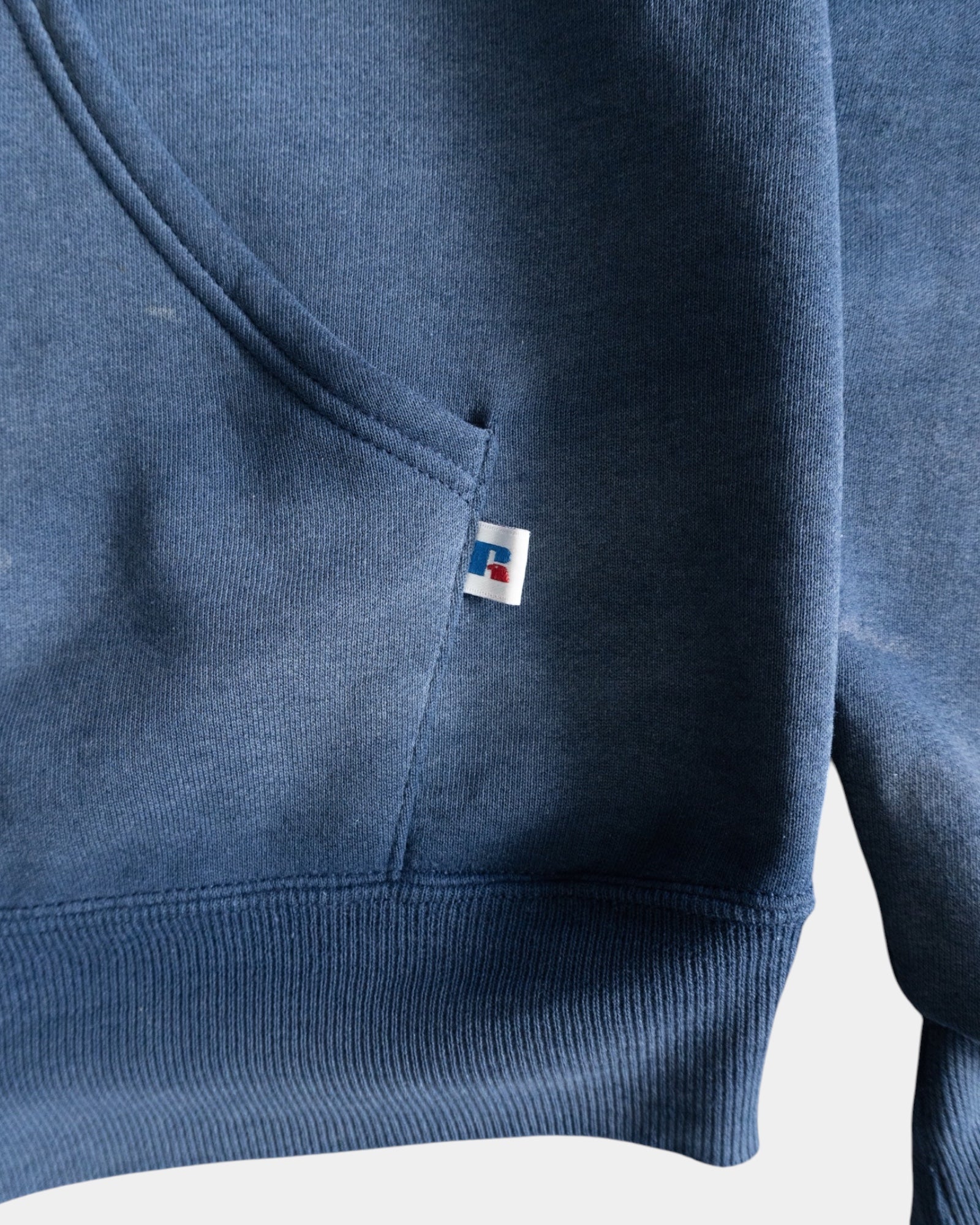 (M) 00’S VINTAGE RUSSELL SUN FADED NAVY HOODIE