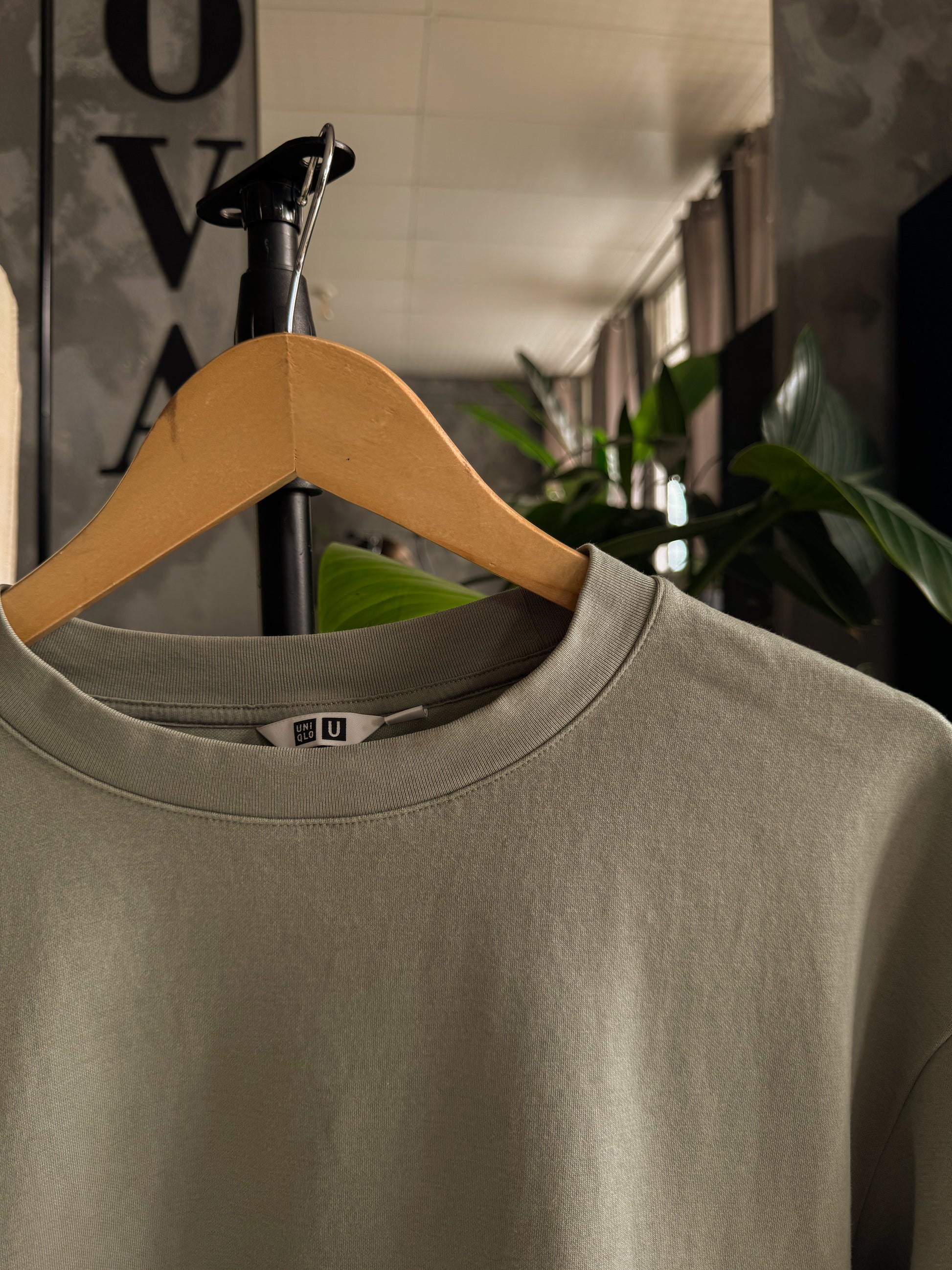 (L) UNIQLO MOSS GREEN TEE