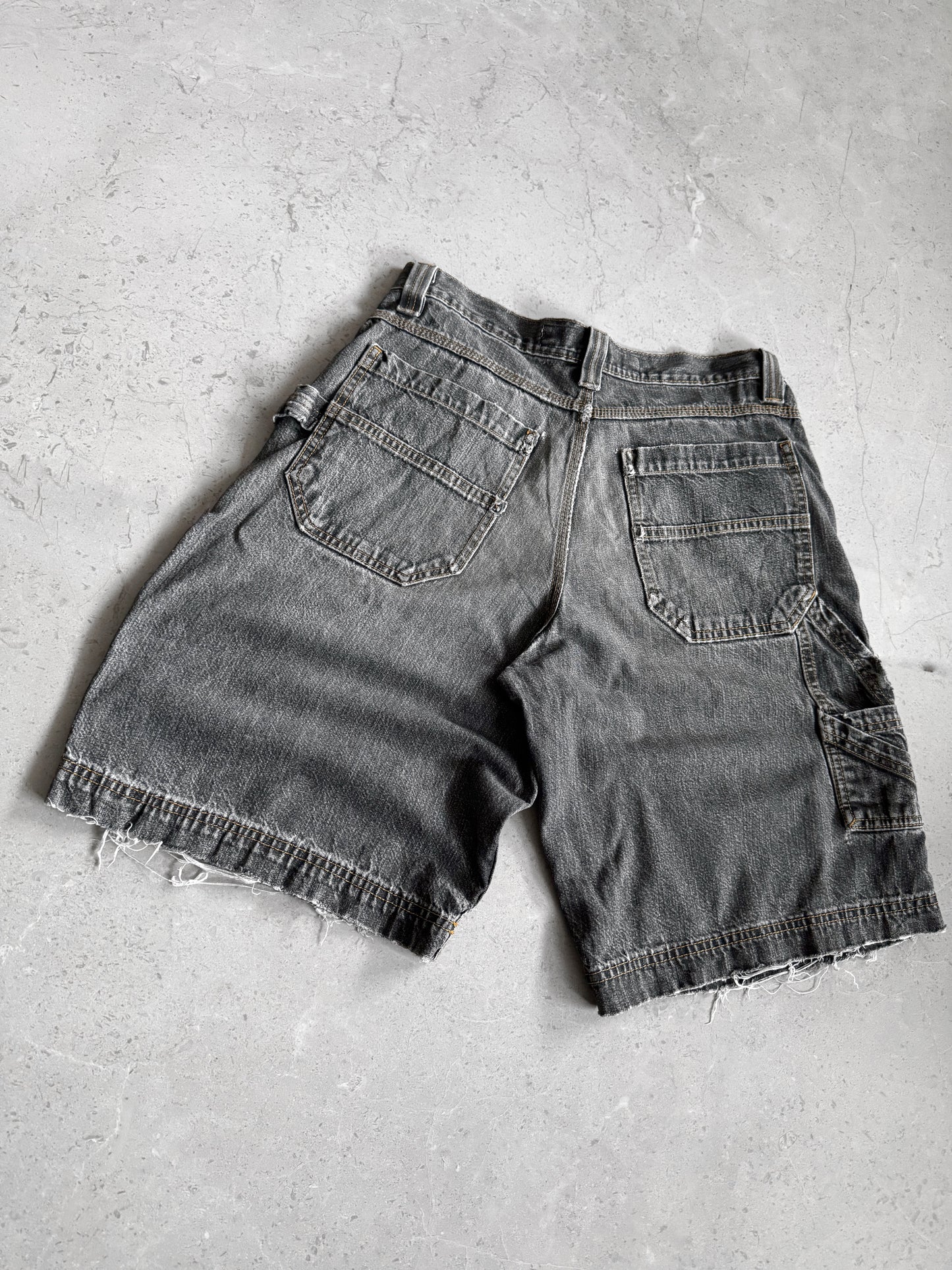 DISTRESSED X FADED SHORT - 32