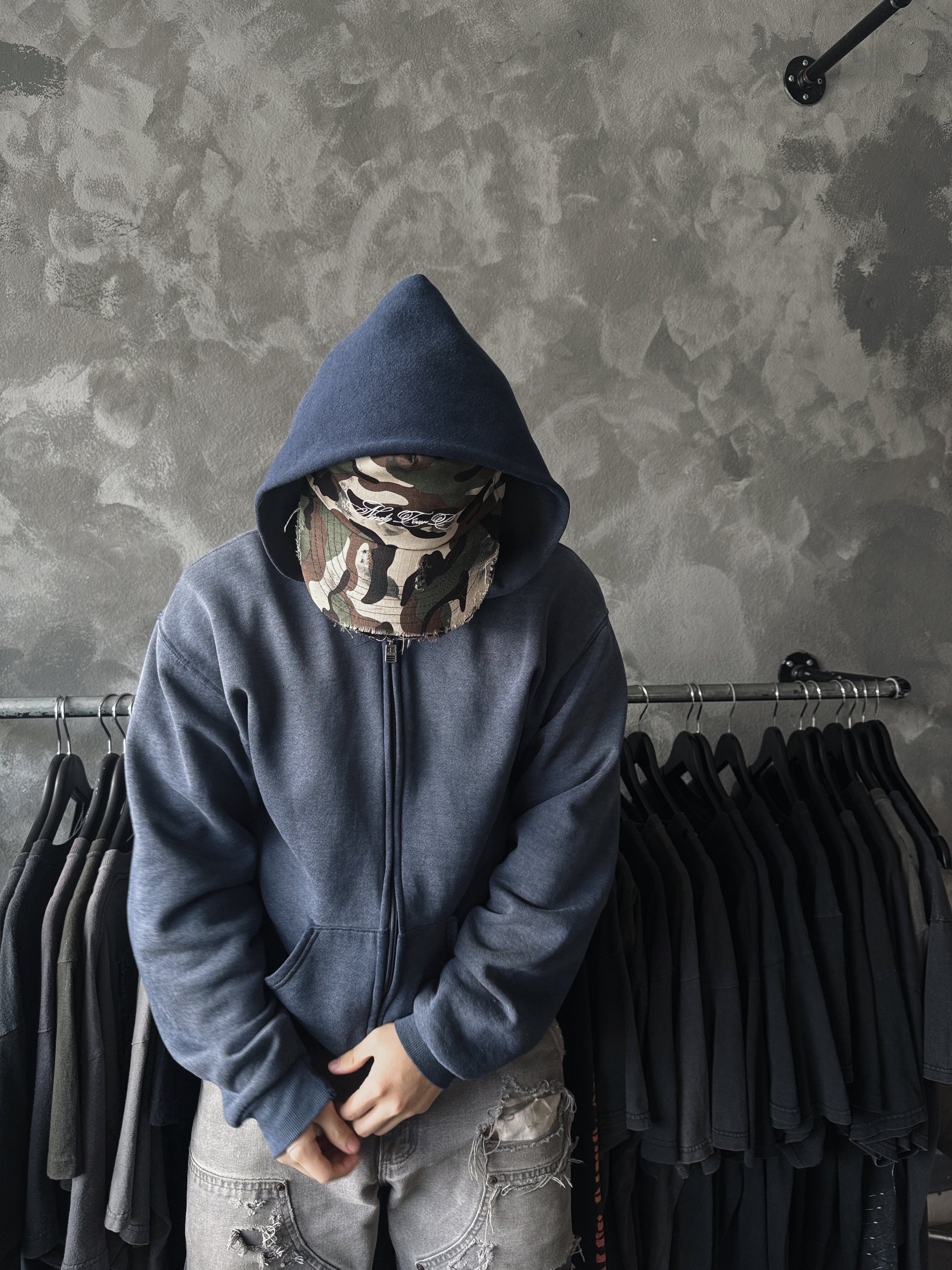 (M) 00’S VINTAGE RUSSELL SUN FADED NAVY HOODIE