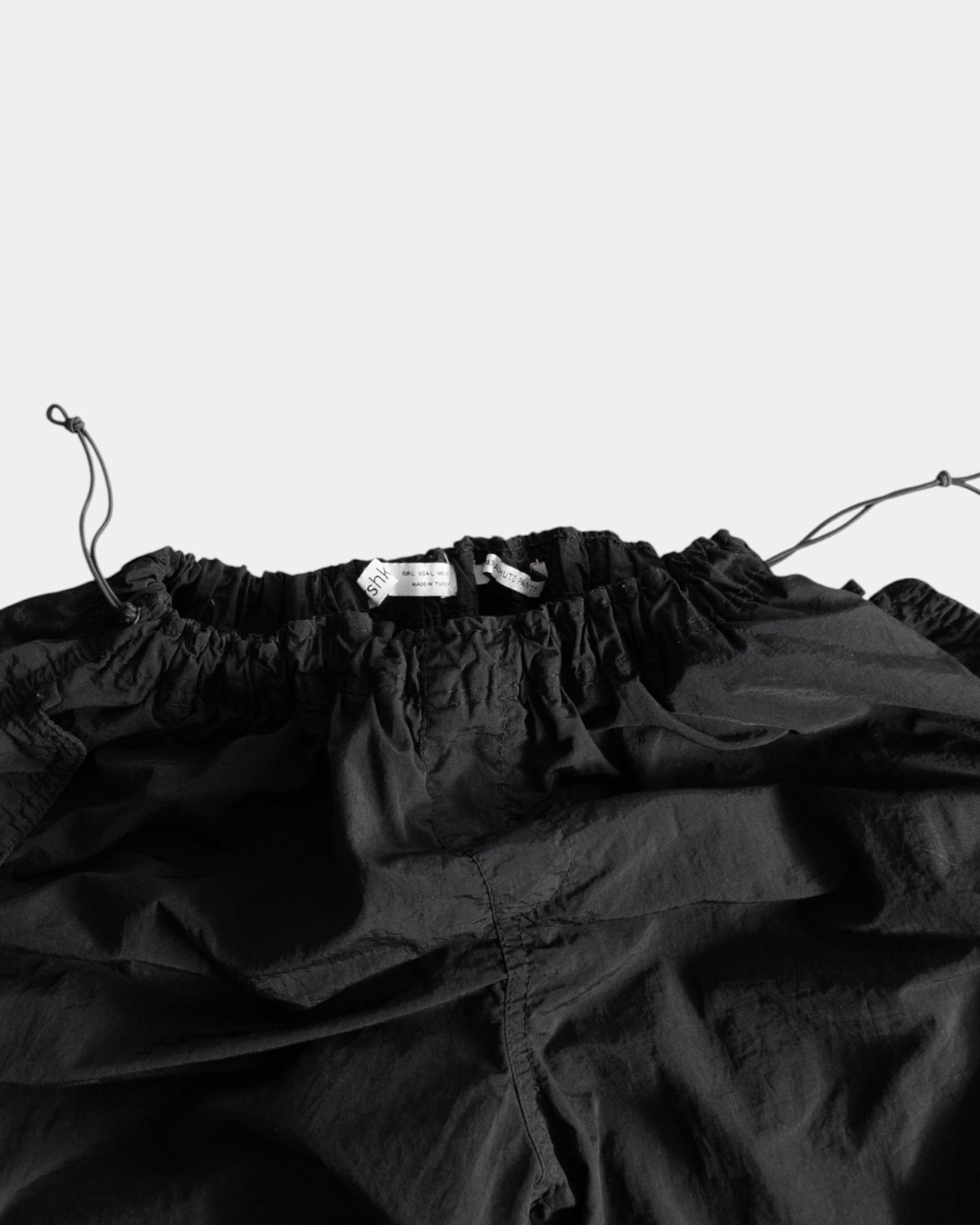 BLACK PARACHUTE PANTS - M