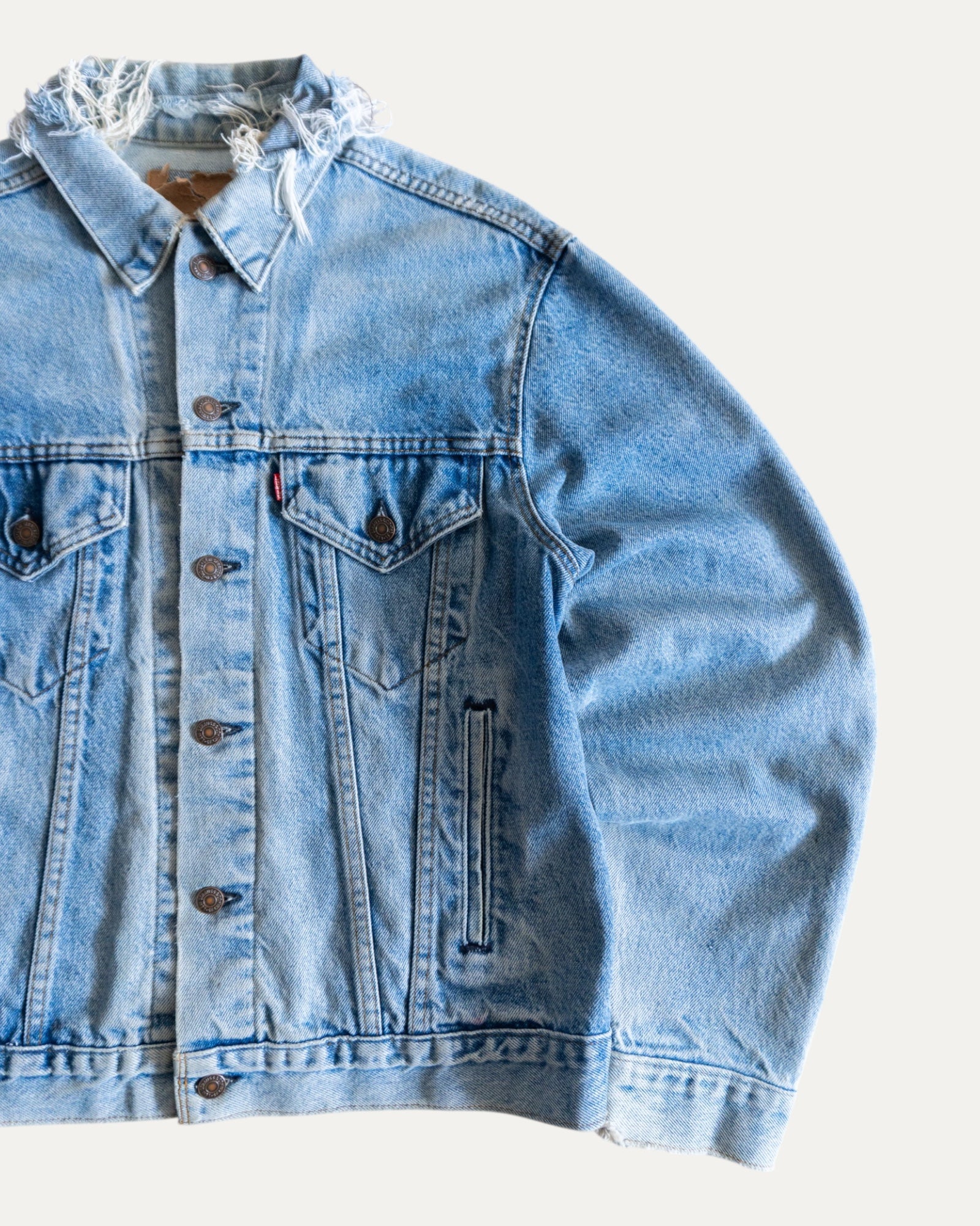 (M) 1980’S VINTAGE LEVIS DENIM DISTRESSED JACKET