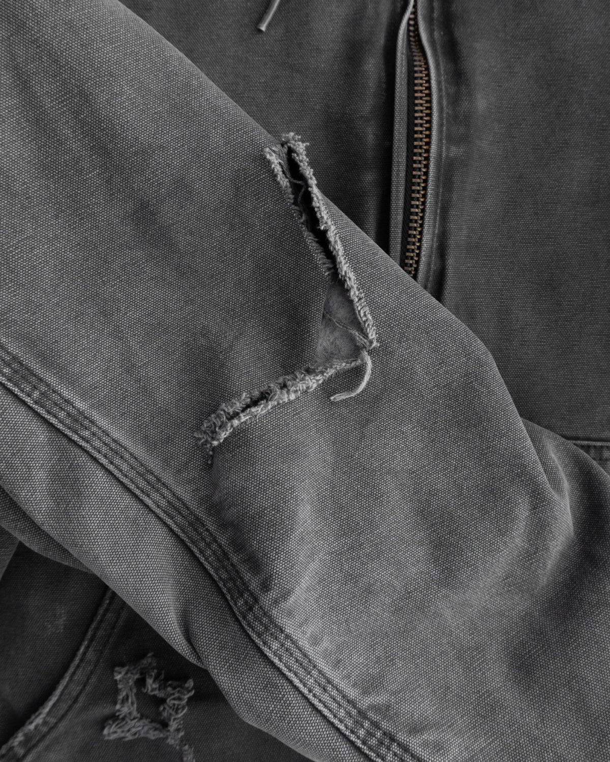 (L) VINTAGE CARHARTT DISTRESSED AND FADED JACKET