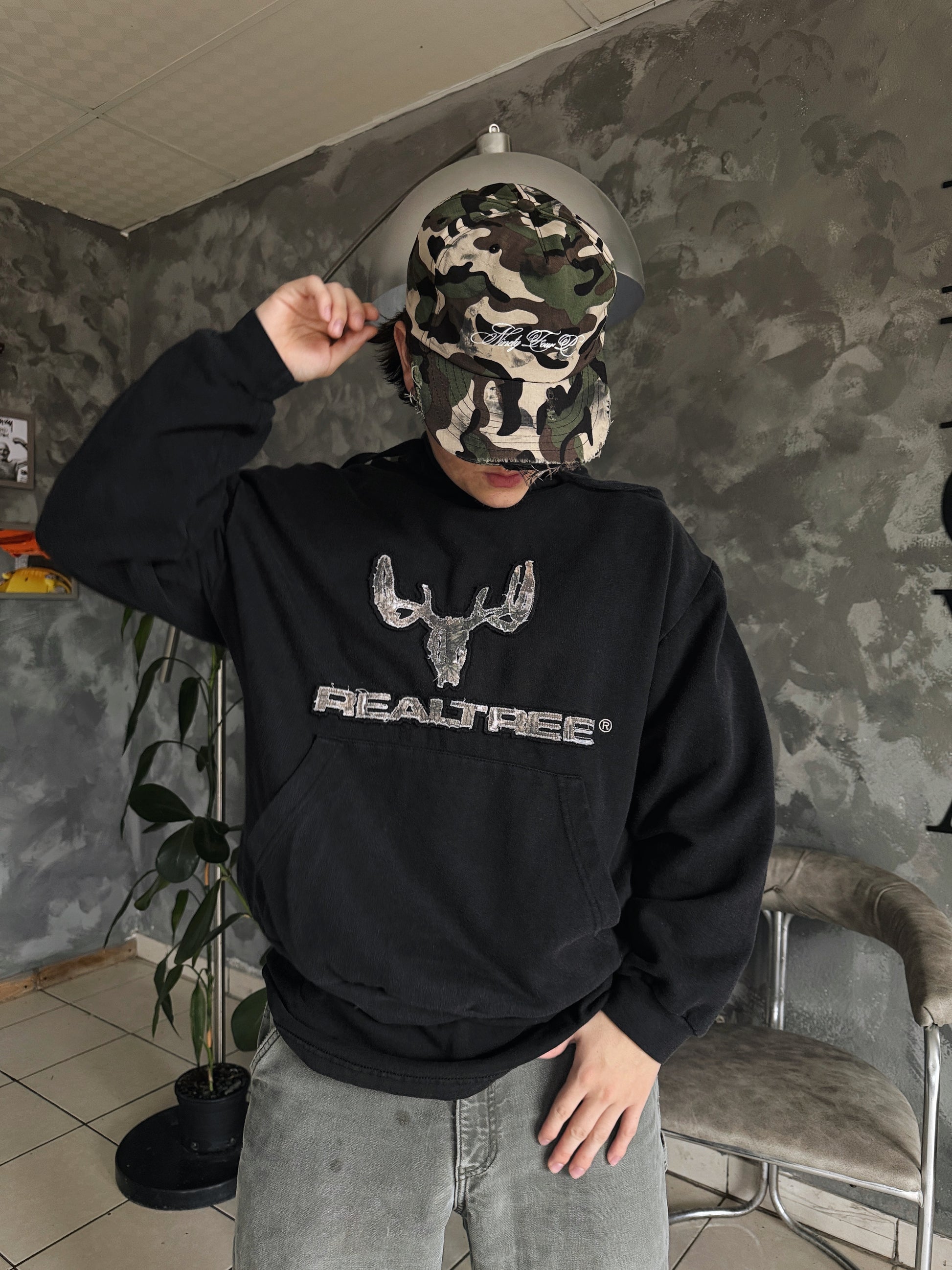 (L) VINTAGE REALTREE CAMO BLACK HOODIE