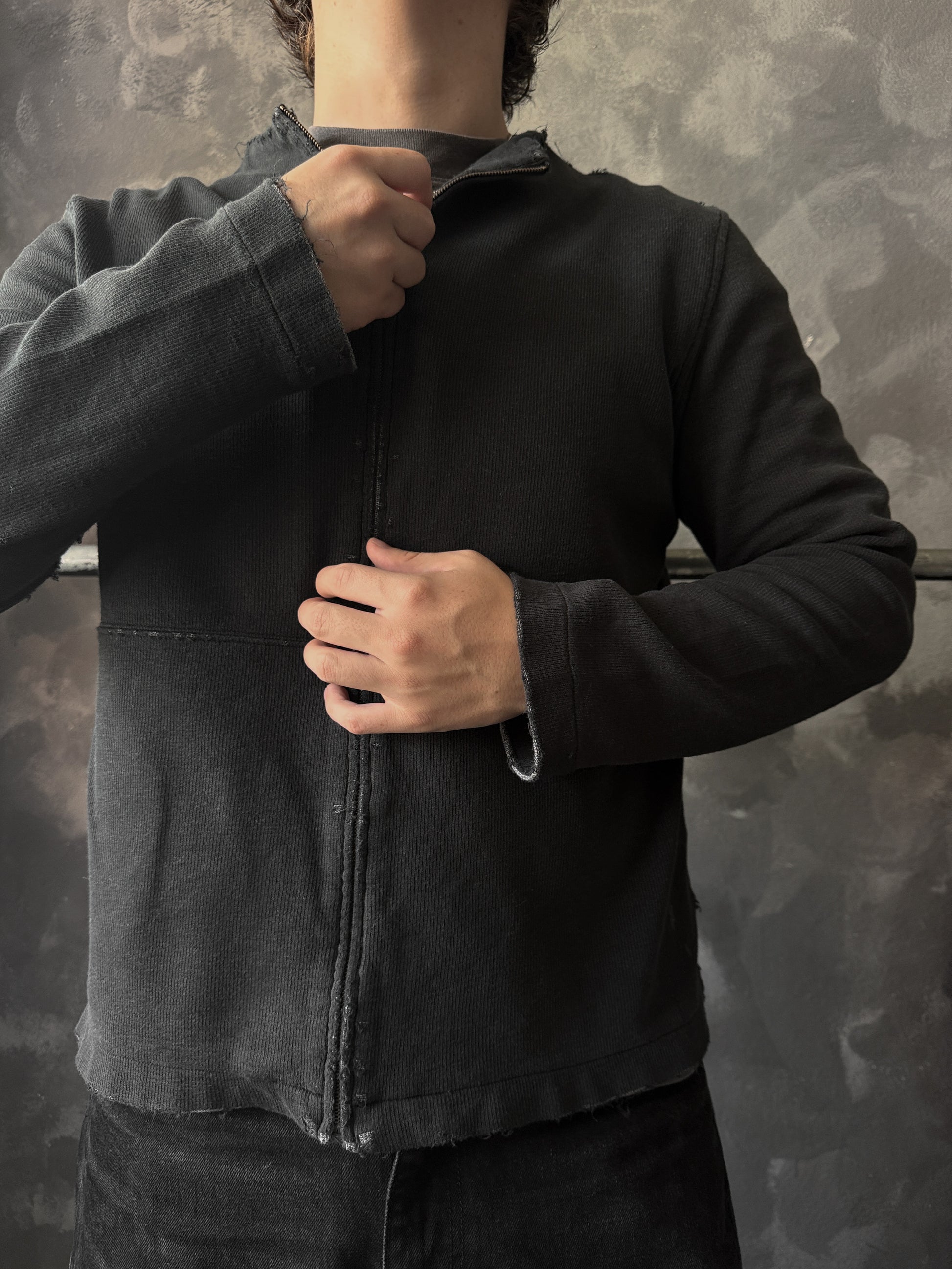 (S) AMAZING SWEATER DISTRESSED/FADED