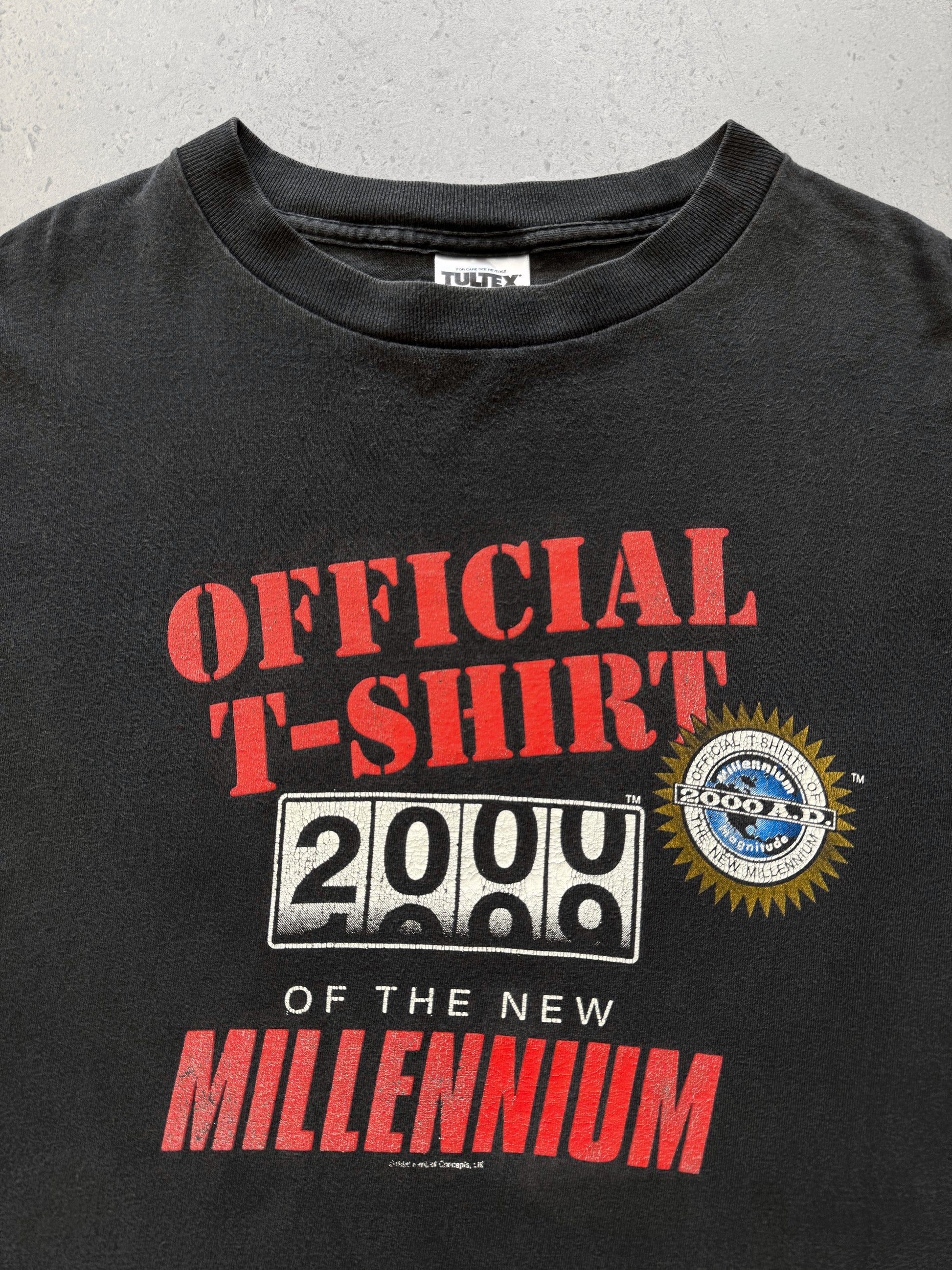 (L) 1998 VINTAGE OFFICIAL T SHIRT 2000 OF THE NEW MILLENNIUM TEE