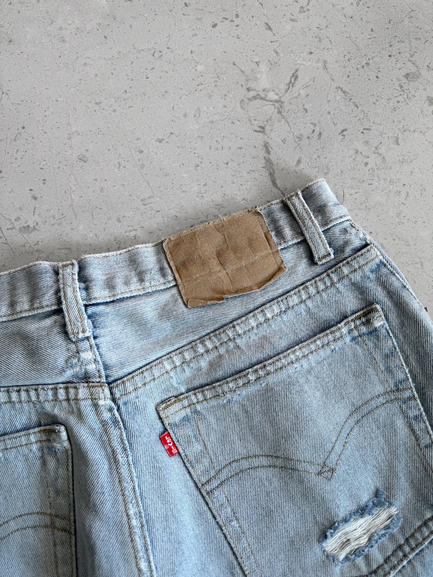 90’S VINTAGE 501 LEVIS FADED DENIM PANTS