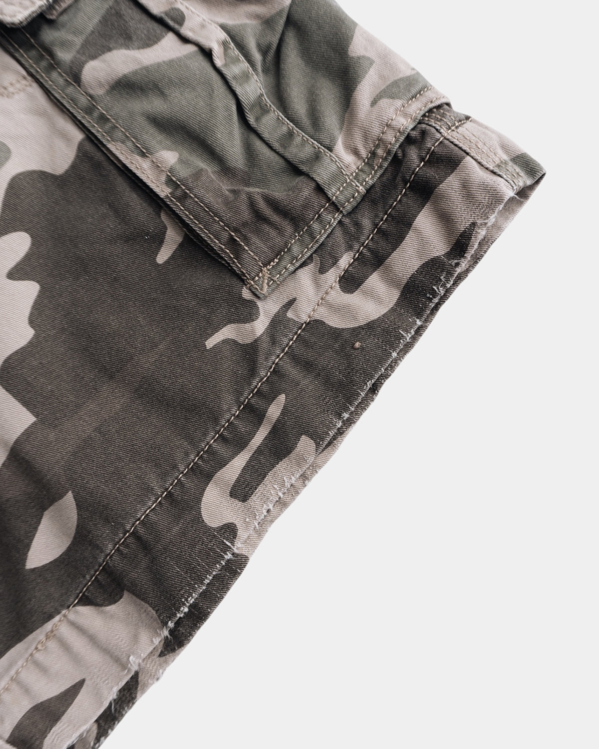 VINTAGE CAMO CARGO JORT - 34