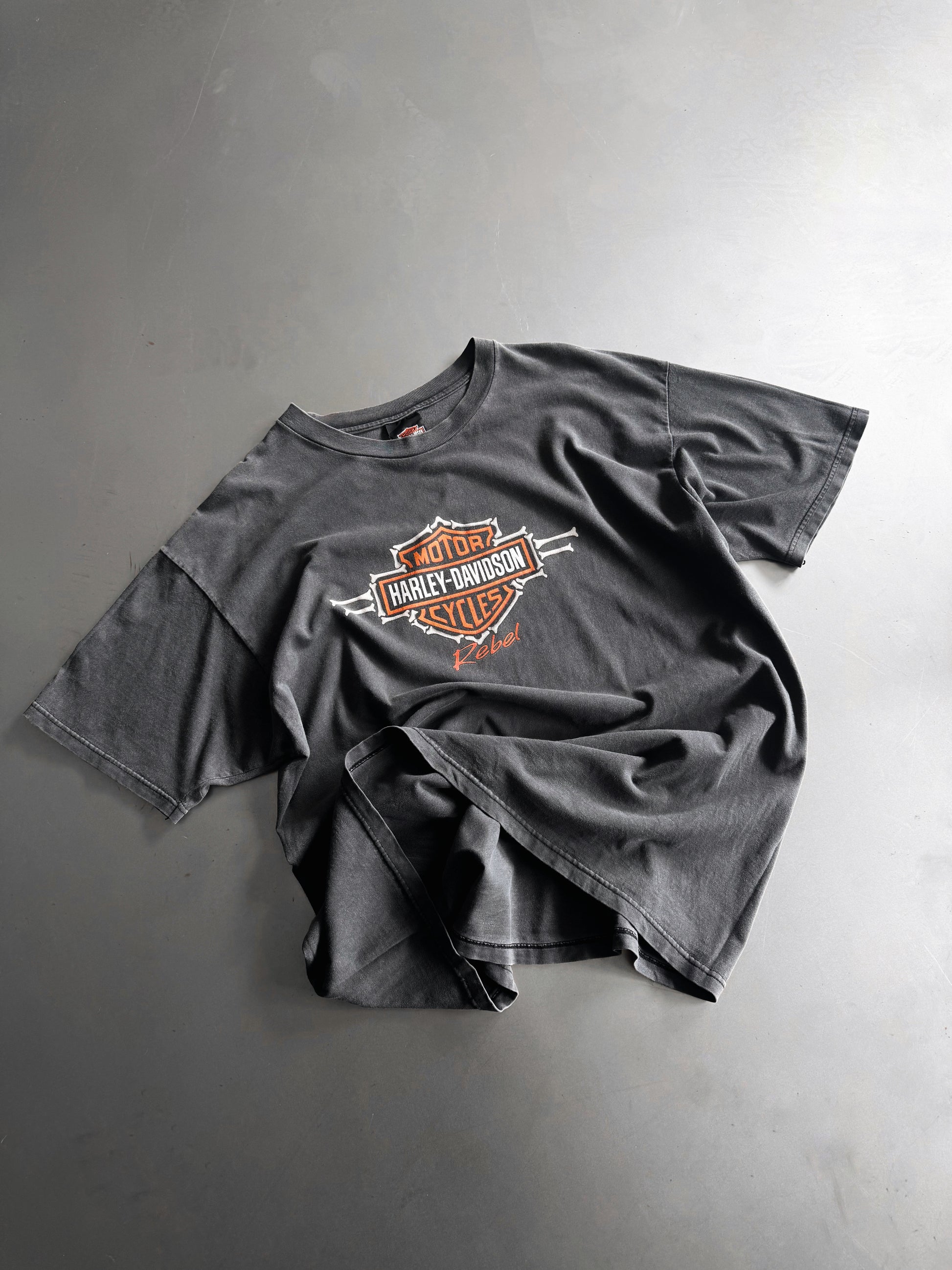 (L/XL) VINTAGE HARLEY DAVIDSON SUBURBAN MOTORS FLAMES FADED TEE