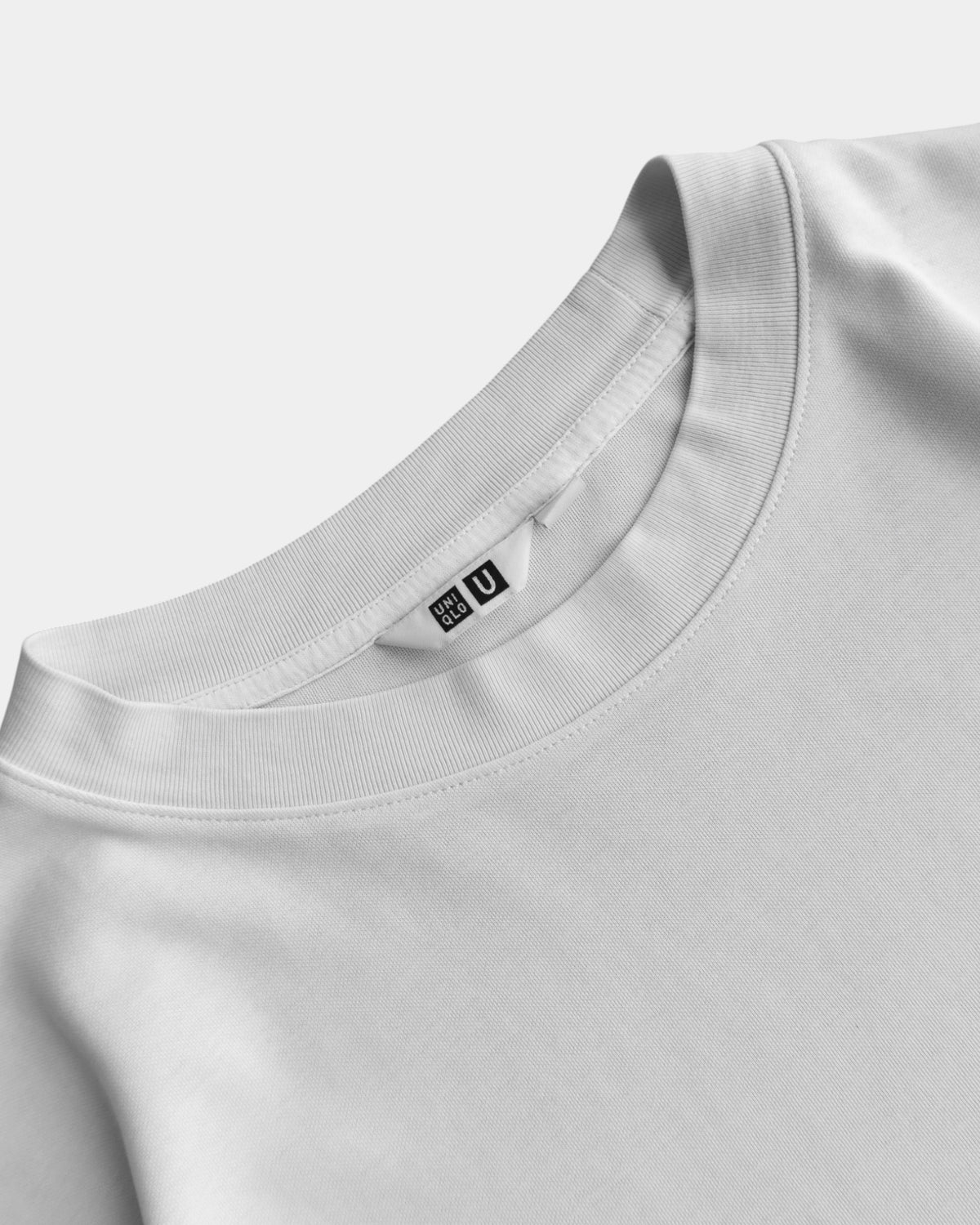 (S/M) UNIQLO WHITE TEE