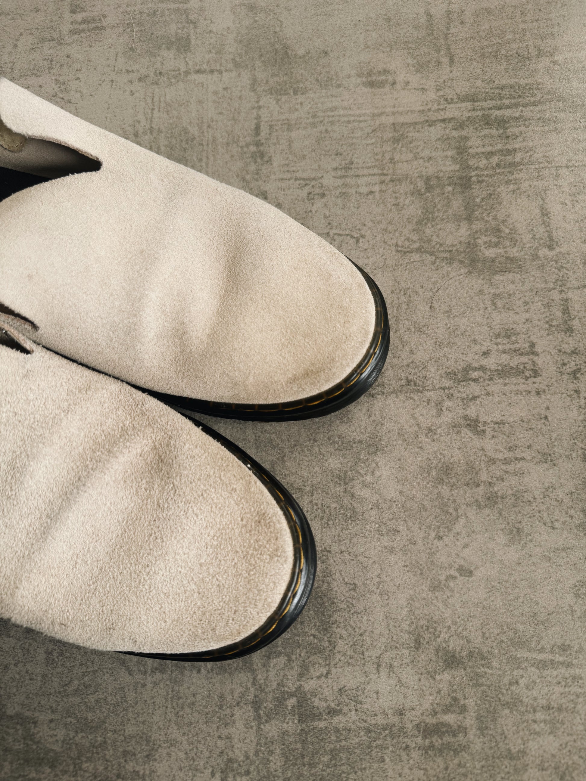 DR. MARTENS CARLSON SLIPPERS