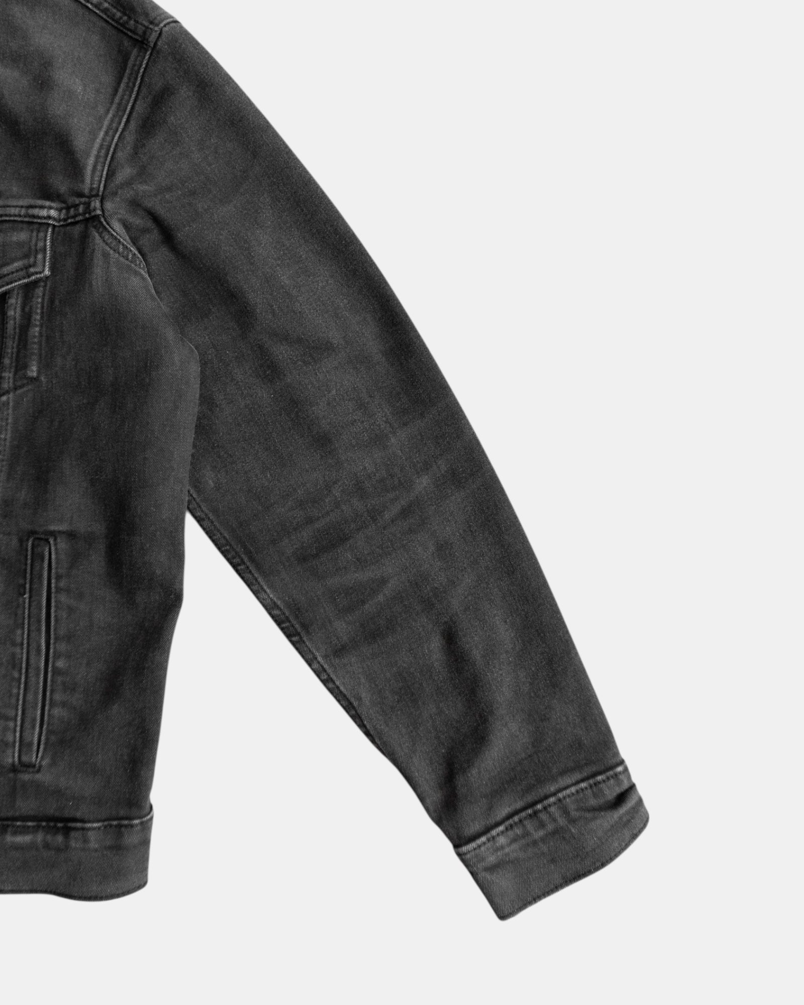 (L) LEVIS TRUCKER BLACK DENIM FADED JACKET