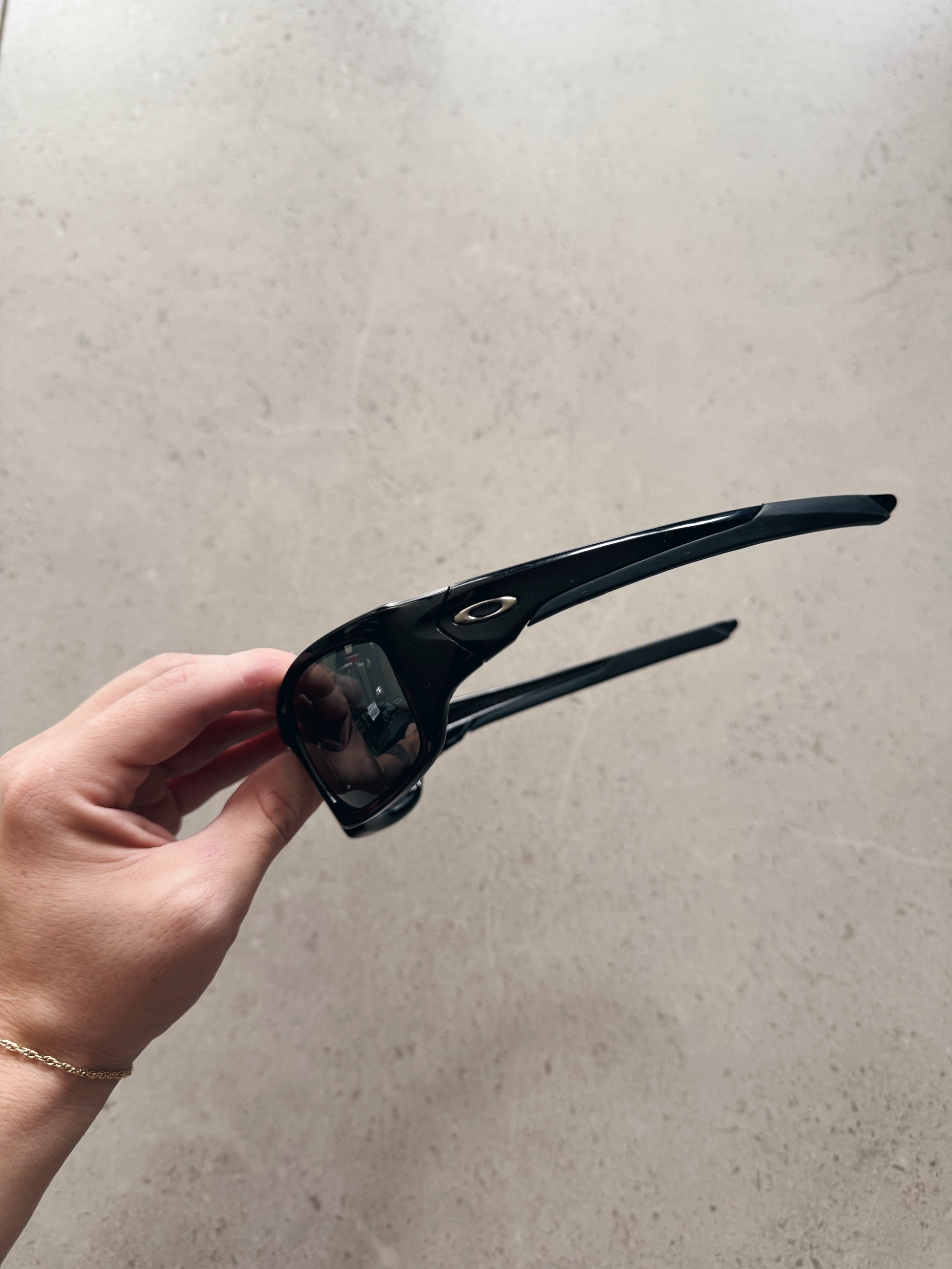 OAKLEY VALVE BLACK SUNGLASSES
