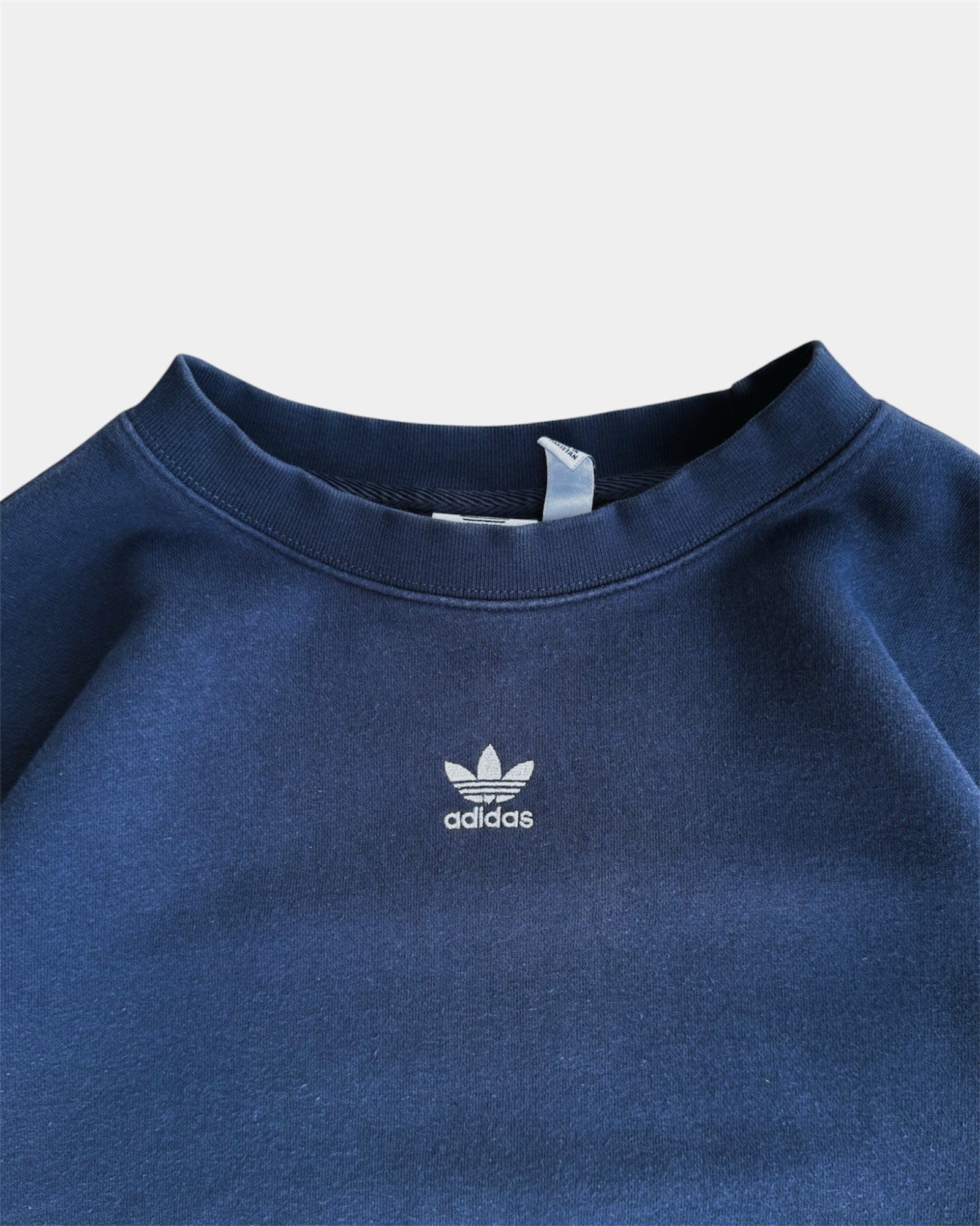 (BOXY M) ADIDAS CENTER CREWNECK