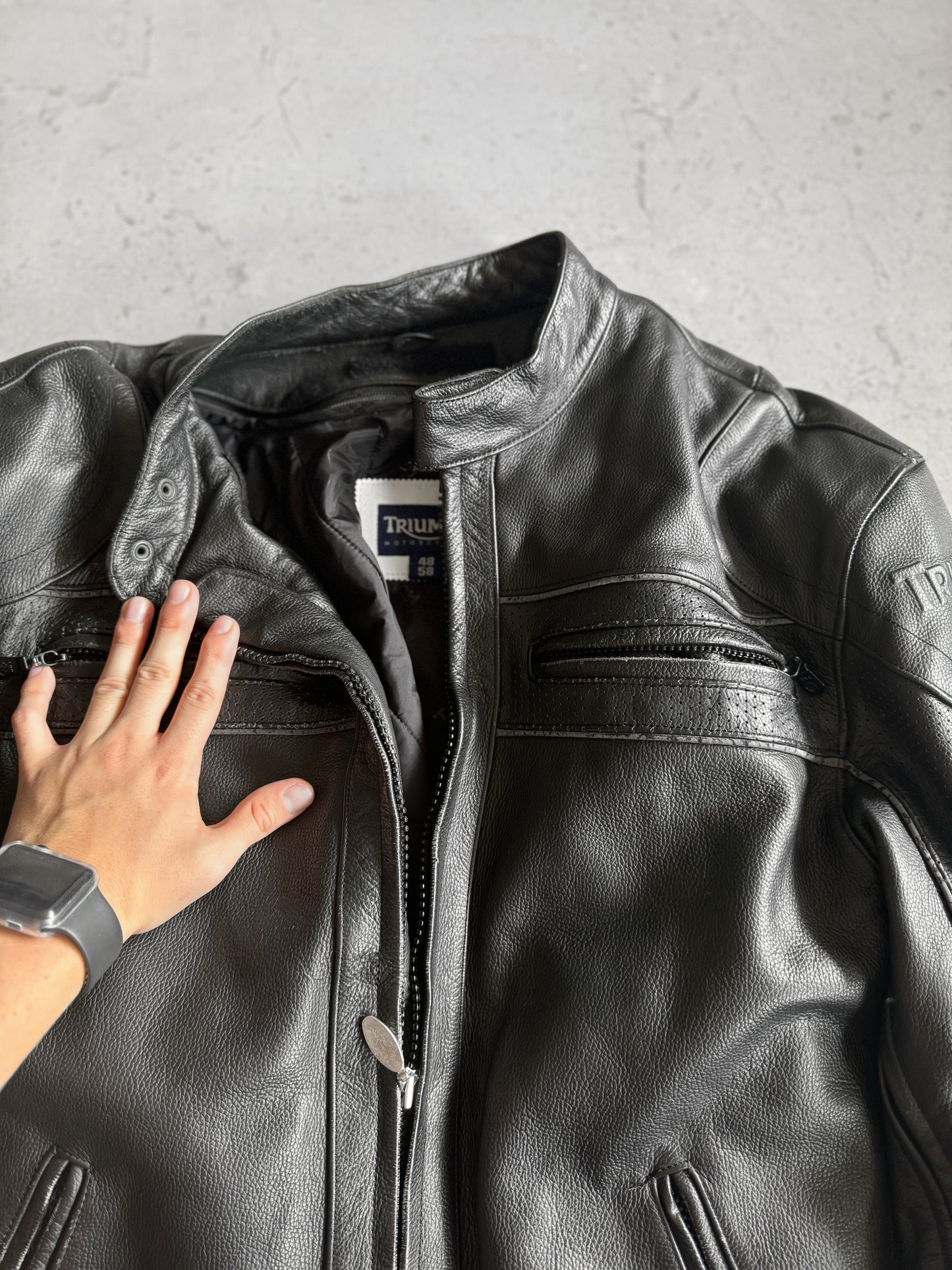 (L-XL) 90’s Vintage Triumph Motorcycle Leather Jacket