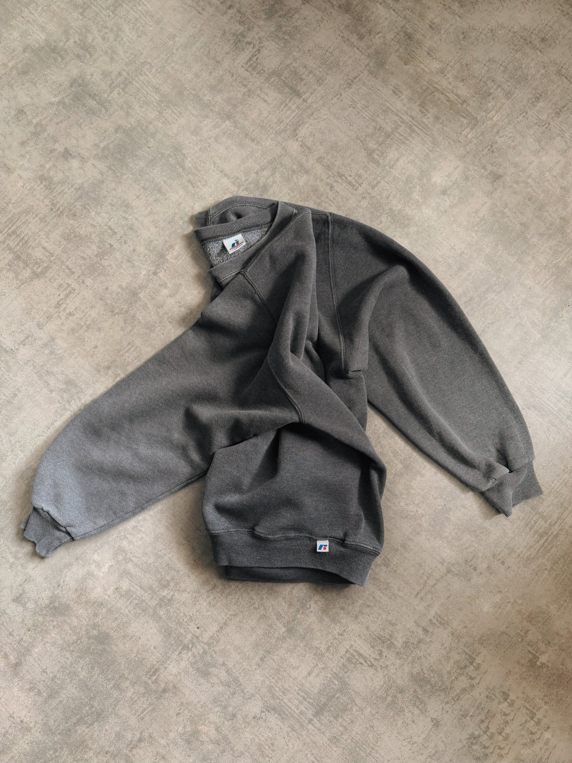 (BOXY L) VINTAGE RUSSELL SUN FADED CREWNECK