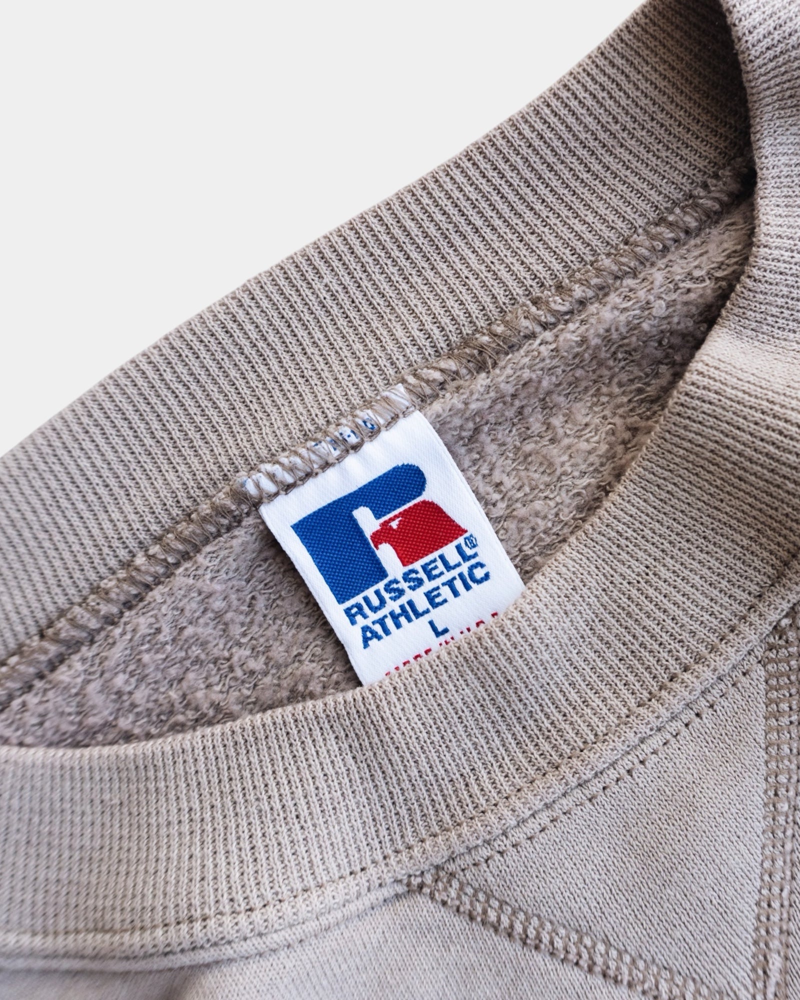 (L) 90’S VINTAGE RUSSELL MADE IN USA STONE CREWNECK