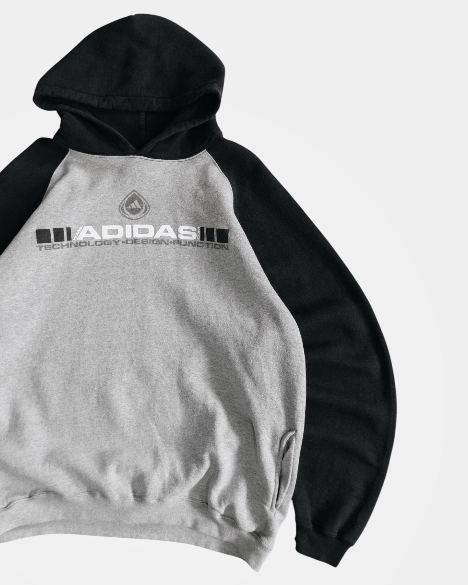 (BOXY L/XL) VINTAGE ADIDAS RETRO HOODIE