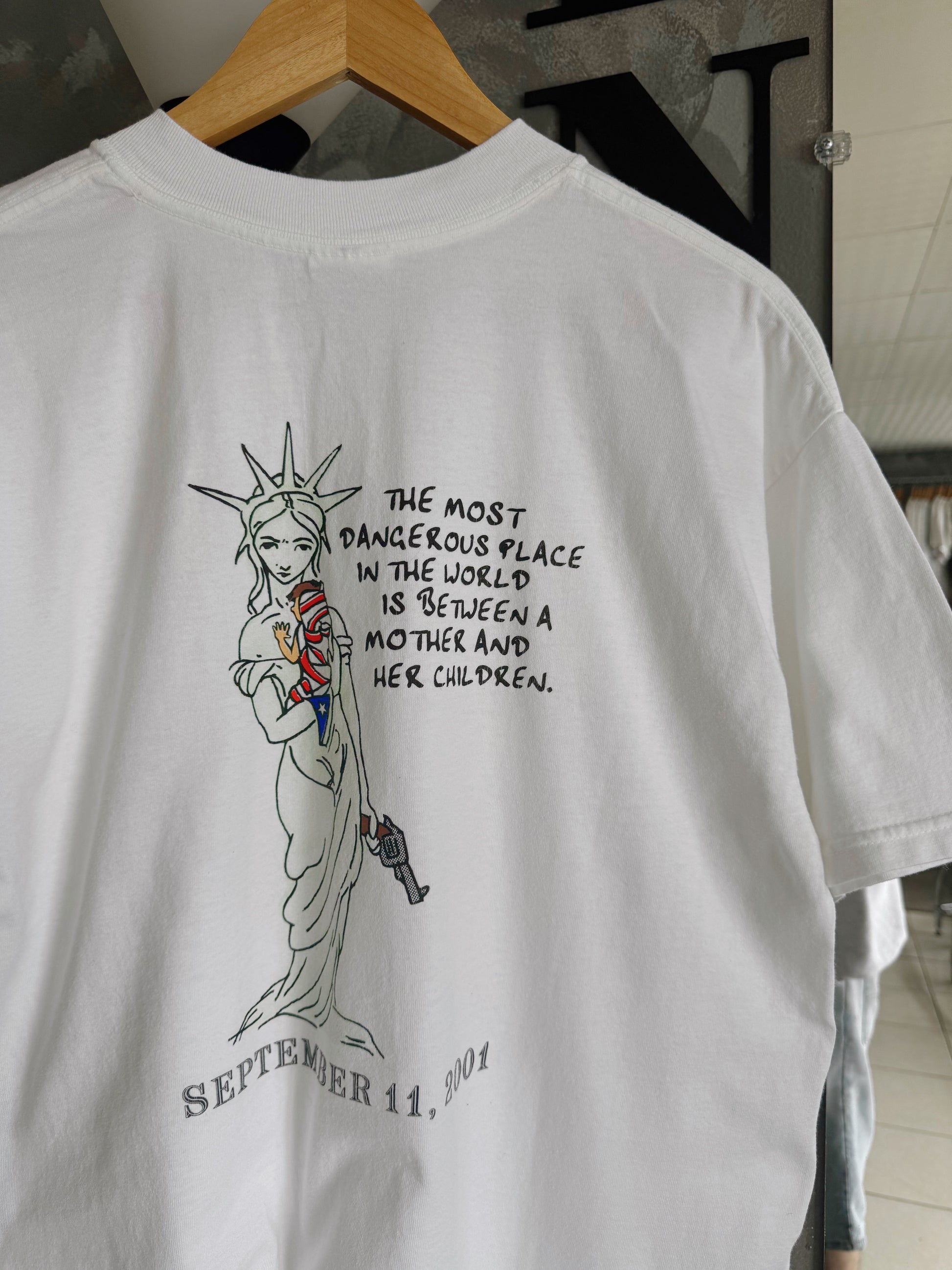 (L) 00’S VINTAGE 9/11 MEMORIAL TEE