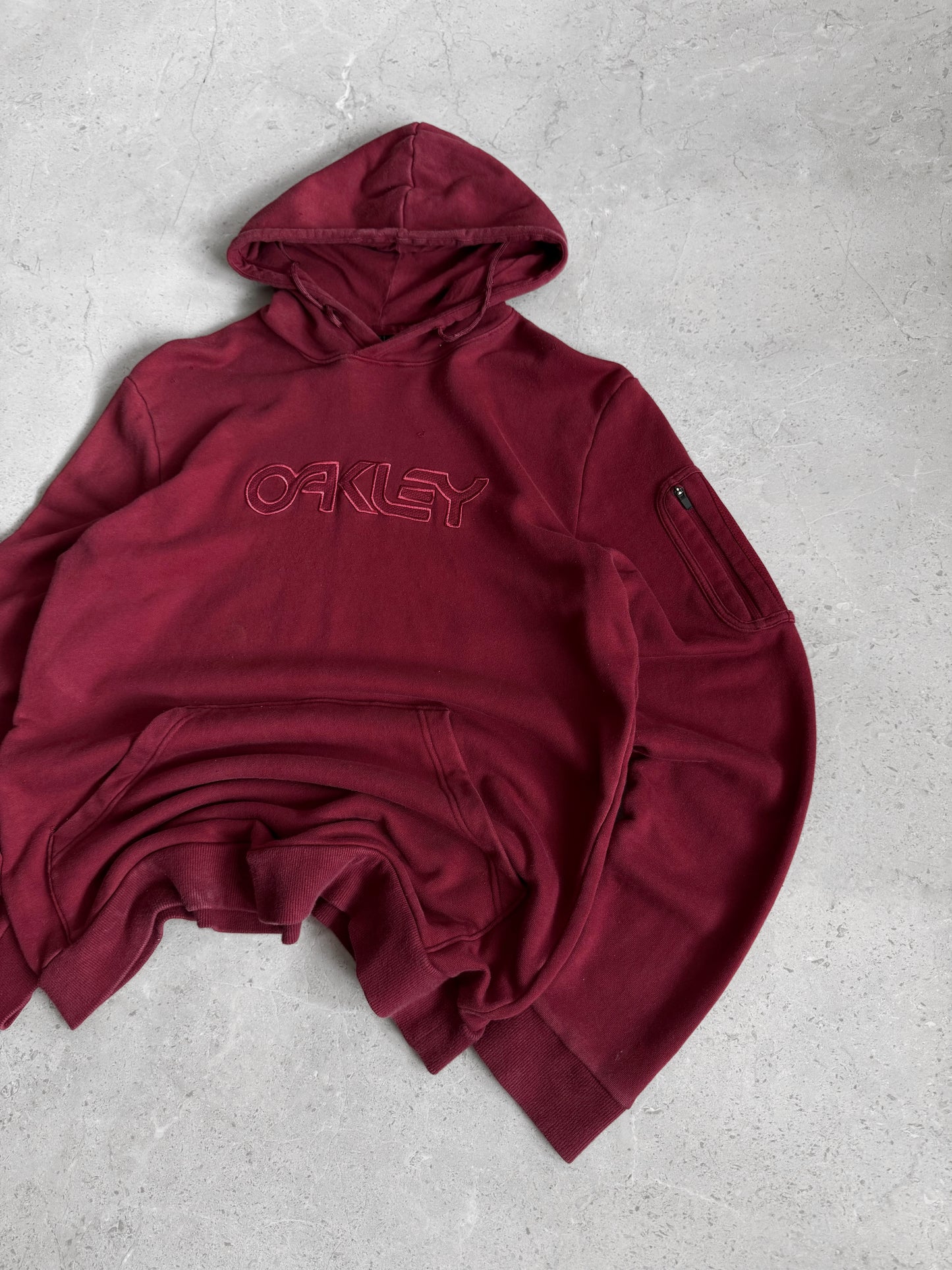 (S) OAKLEY RED HOODIE