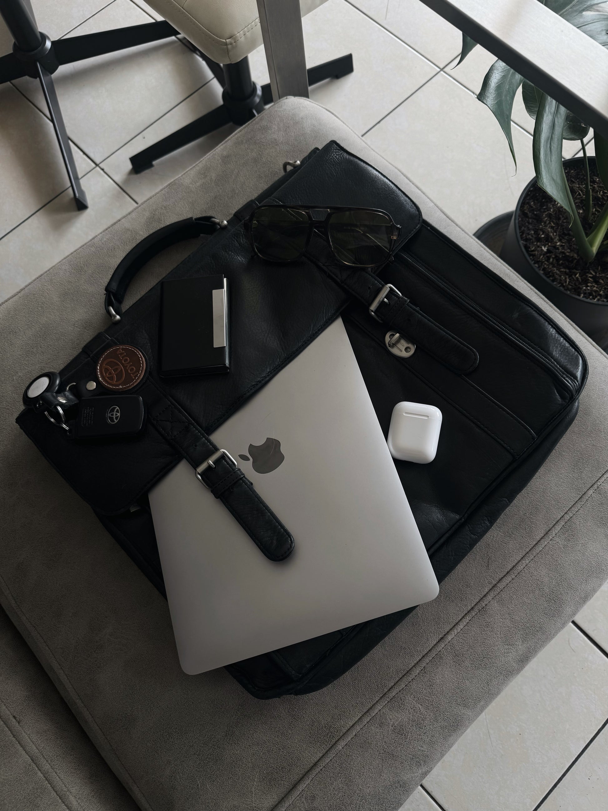 90’S VINTAGE WILSONS LEATHER SUITCASE