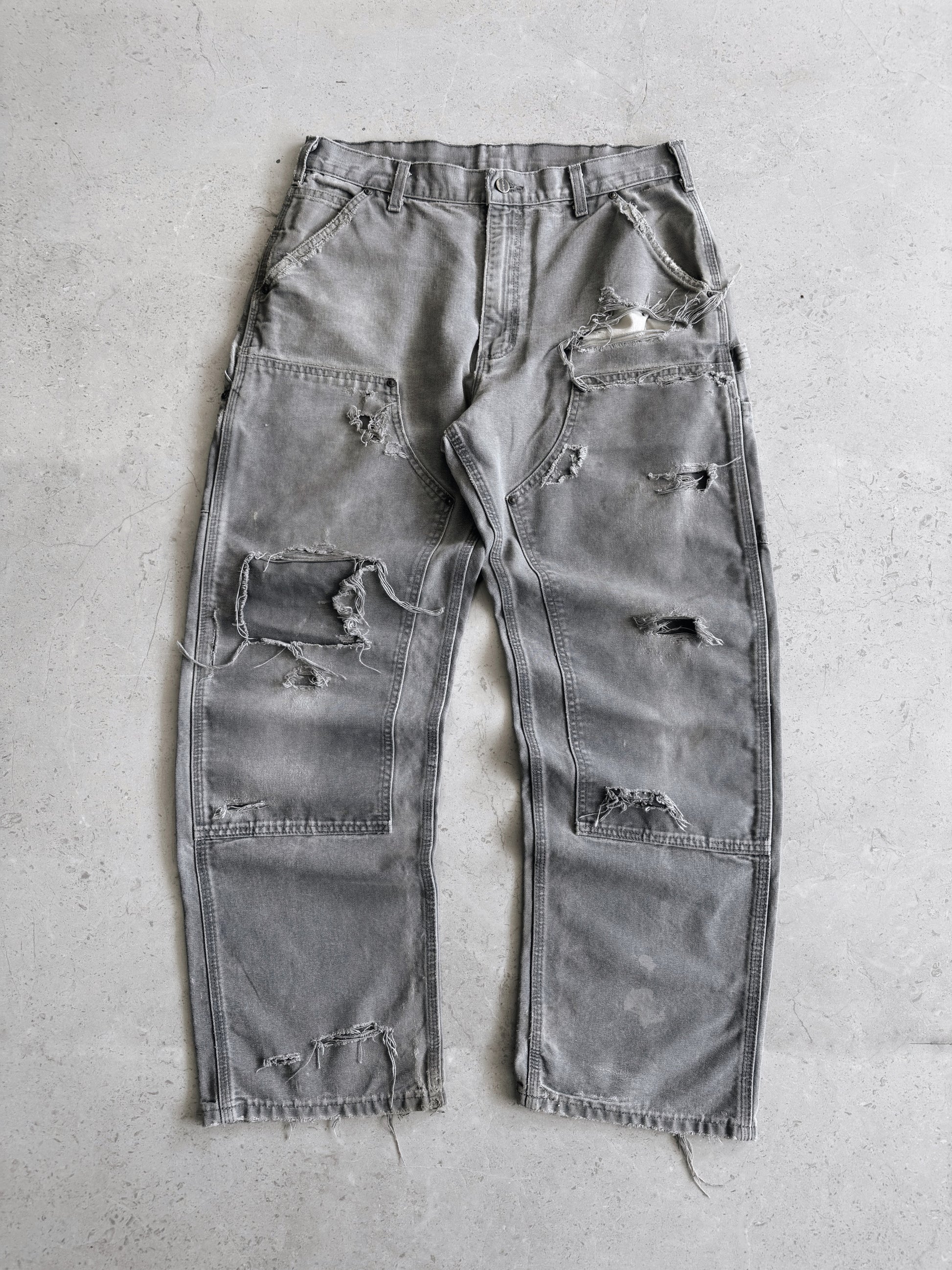 VINTAGE CARHARTT DISTRESSED AND FADED PANTS - 34x32
